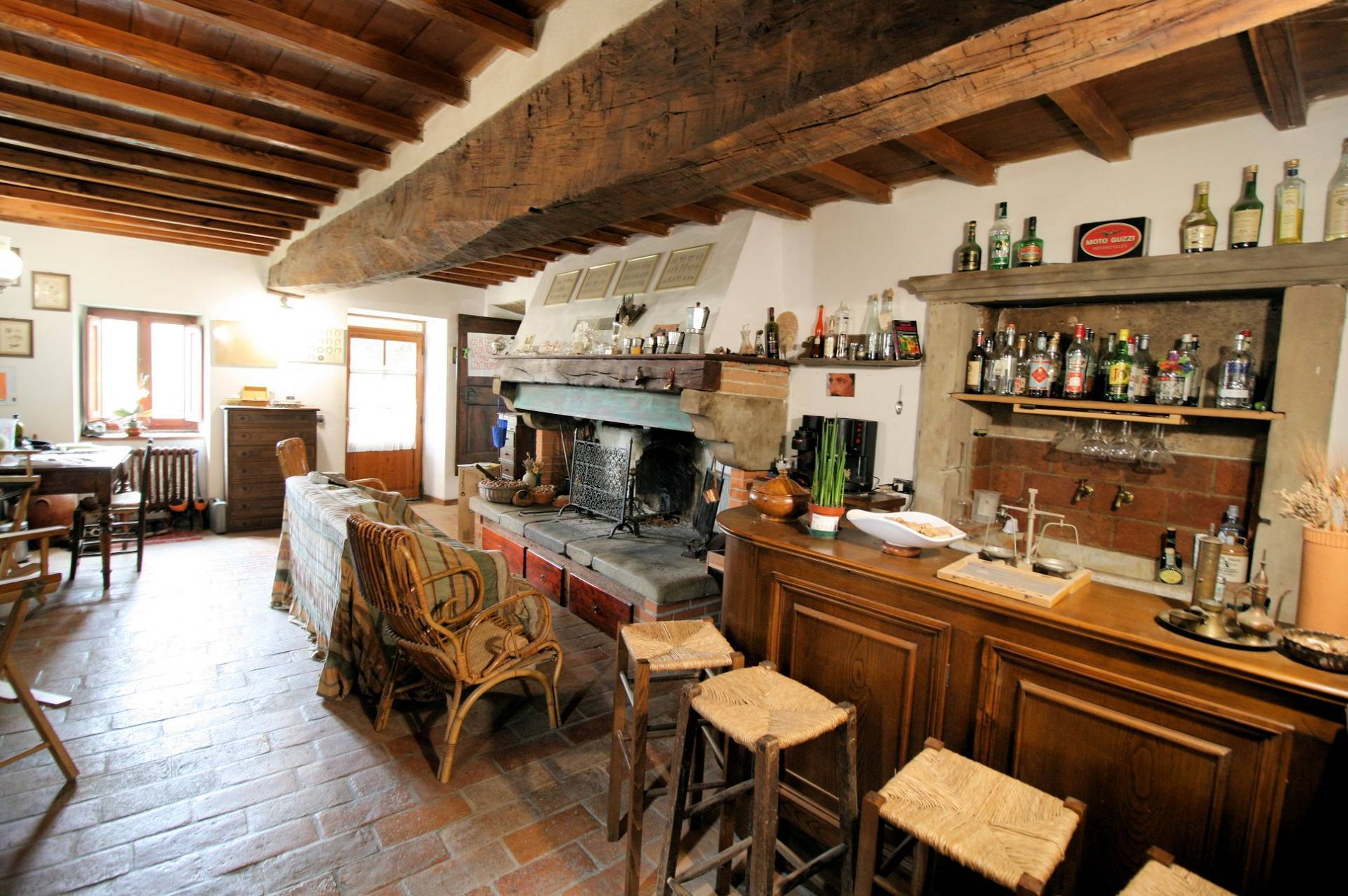 Complesso immobiliare panoramico con ampio terreno in vendita a Barberino di Mugello