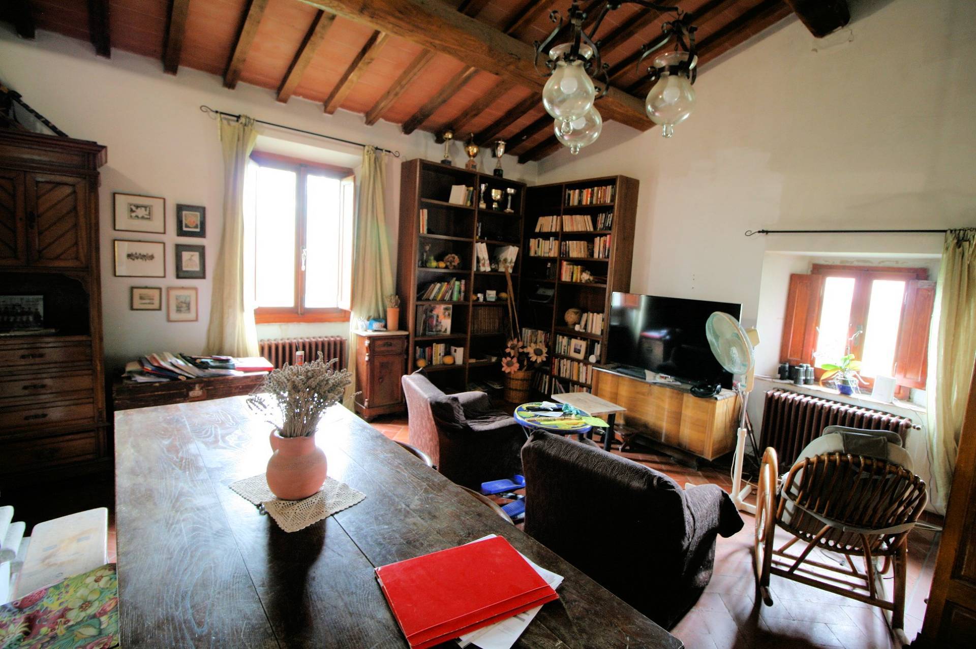 Complesso immobiliare panoramico con ampio terreno in vendita a Barberino di Mugello