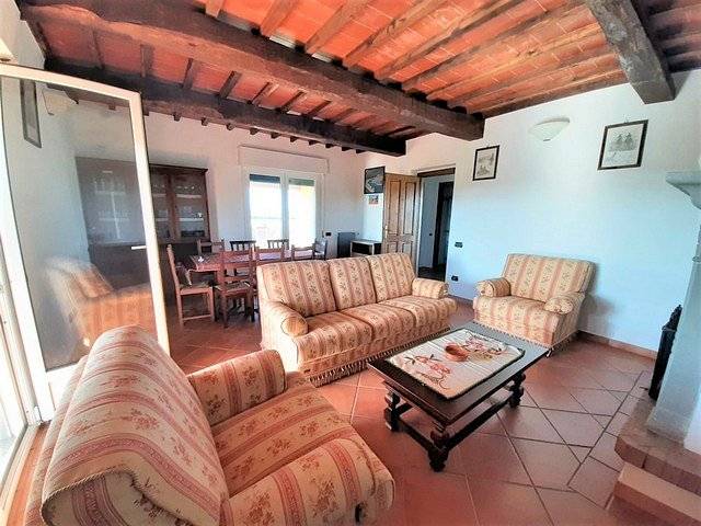 Complesso immobiliare di ampia superficie con terreni in vendita a Capalbio, Capalbio Scalo