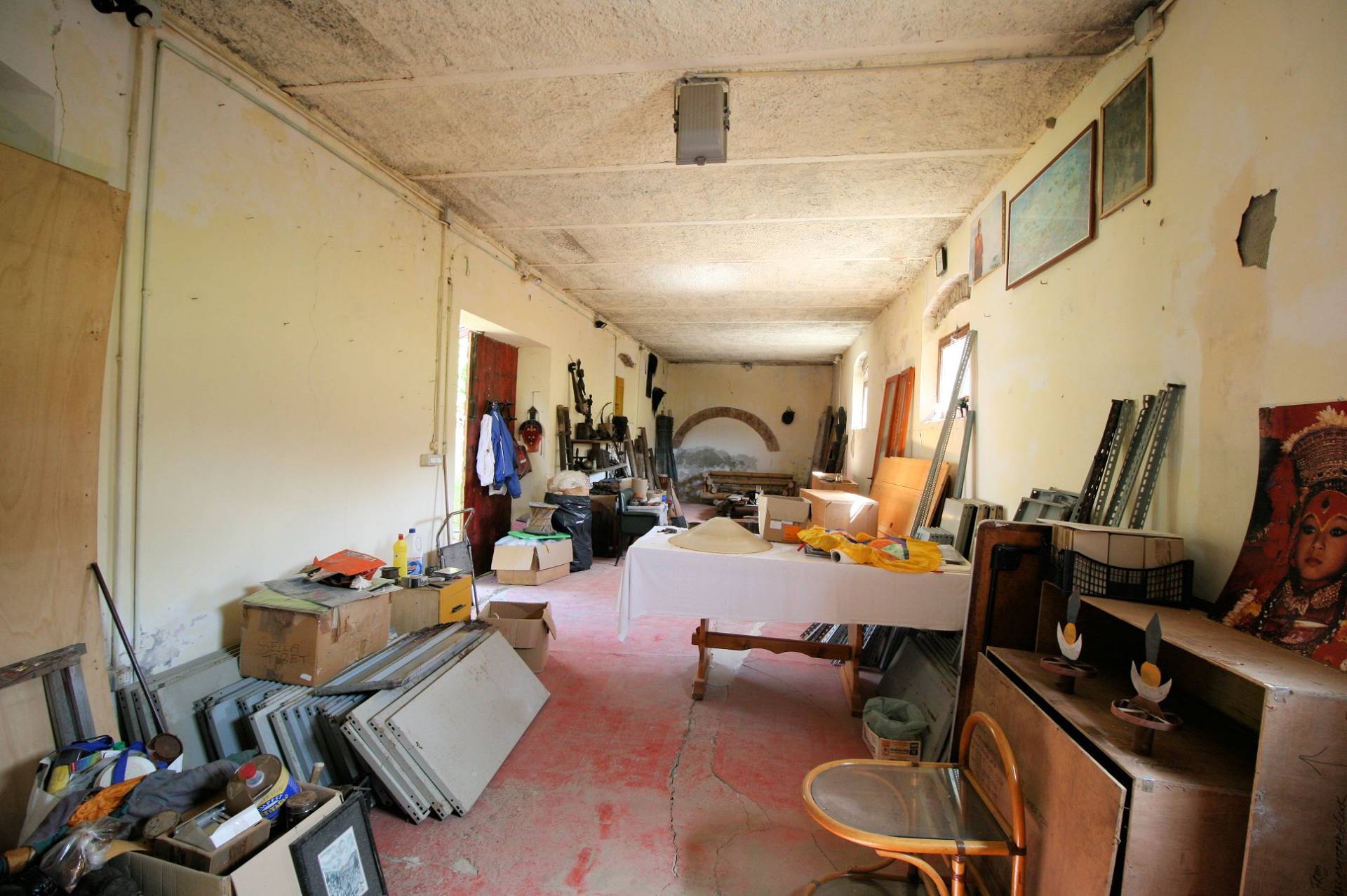 Complesso immobiliare di ampia superficie da ristrutturare in vendita a Santa Luce