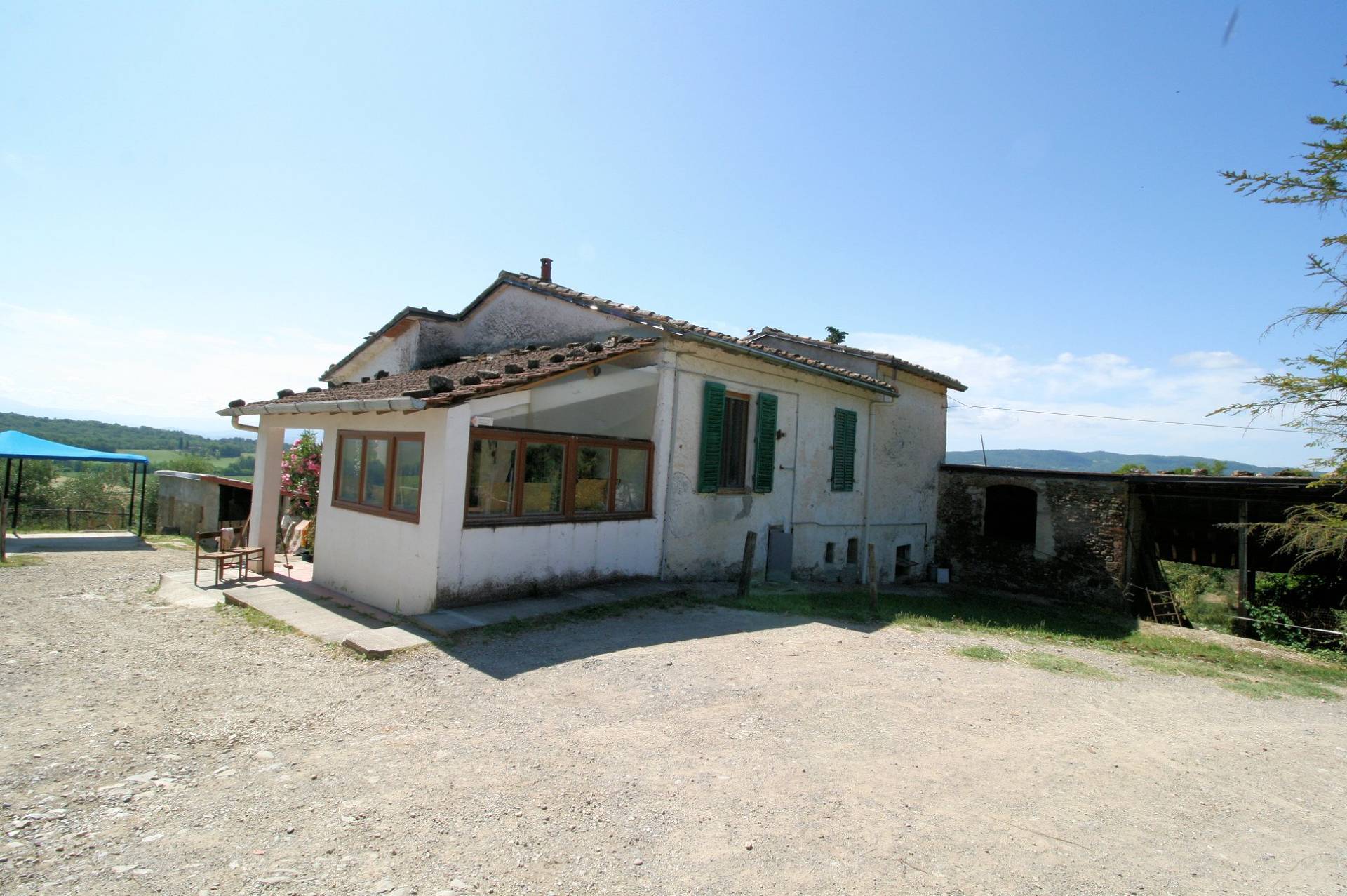 Podere con vista lago per gli amanti dei cavalli in vendita a Barberino di Mugello