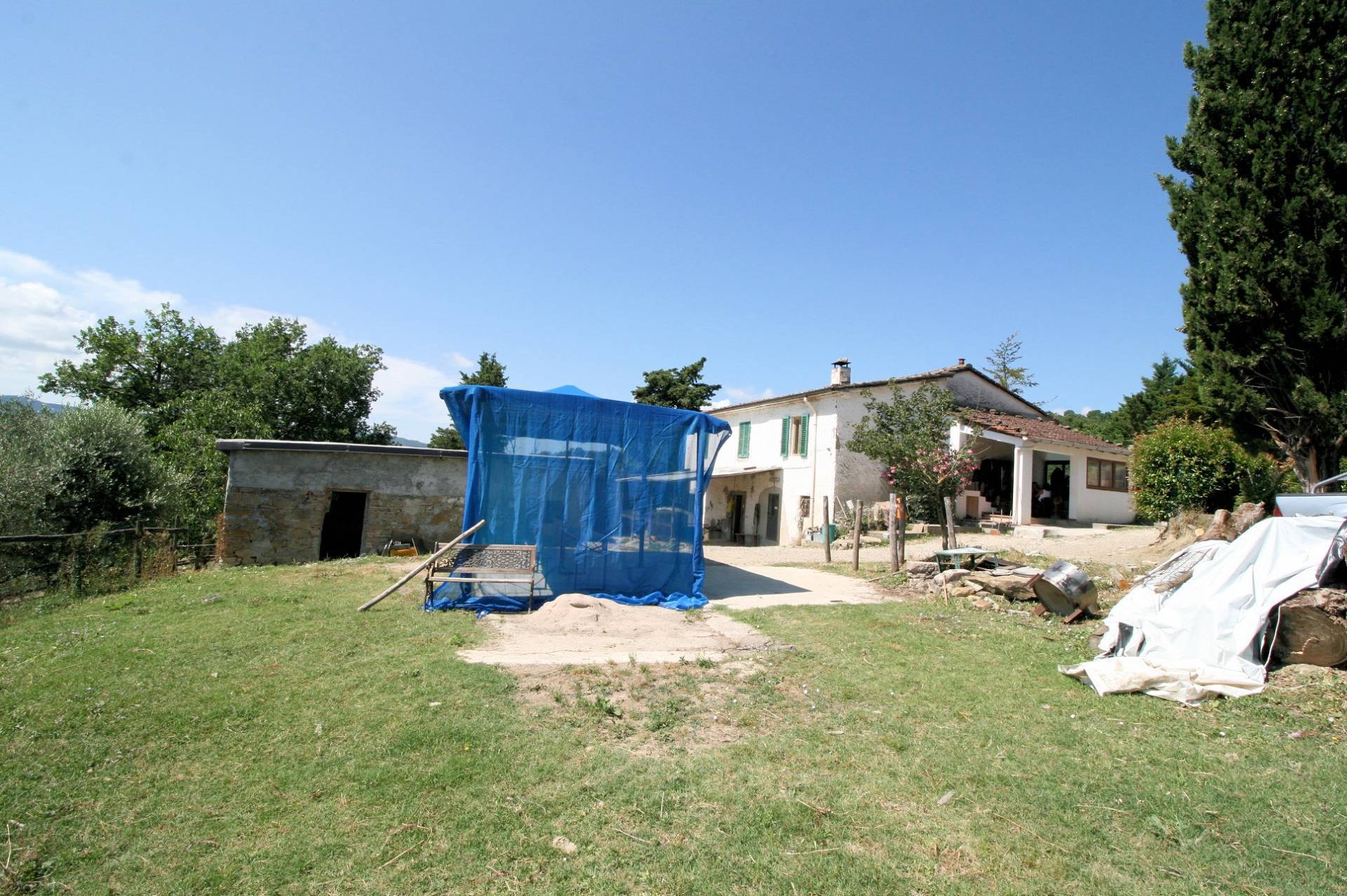 Podere con vista lago per gli amanti dei cavalli in vendita a Barberino di Mugello