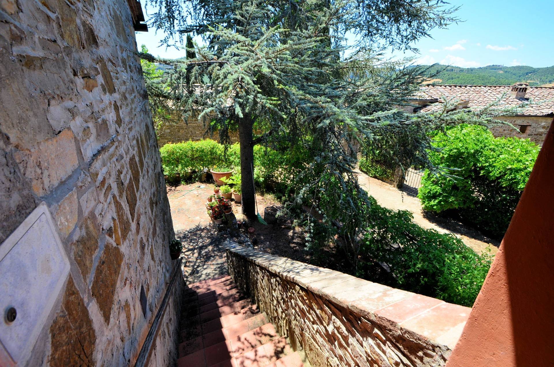 Casale in stile Toscano con terreno e vista panoramica in vendita a Greve in Chianti