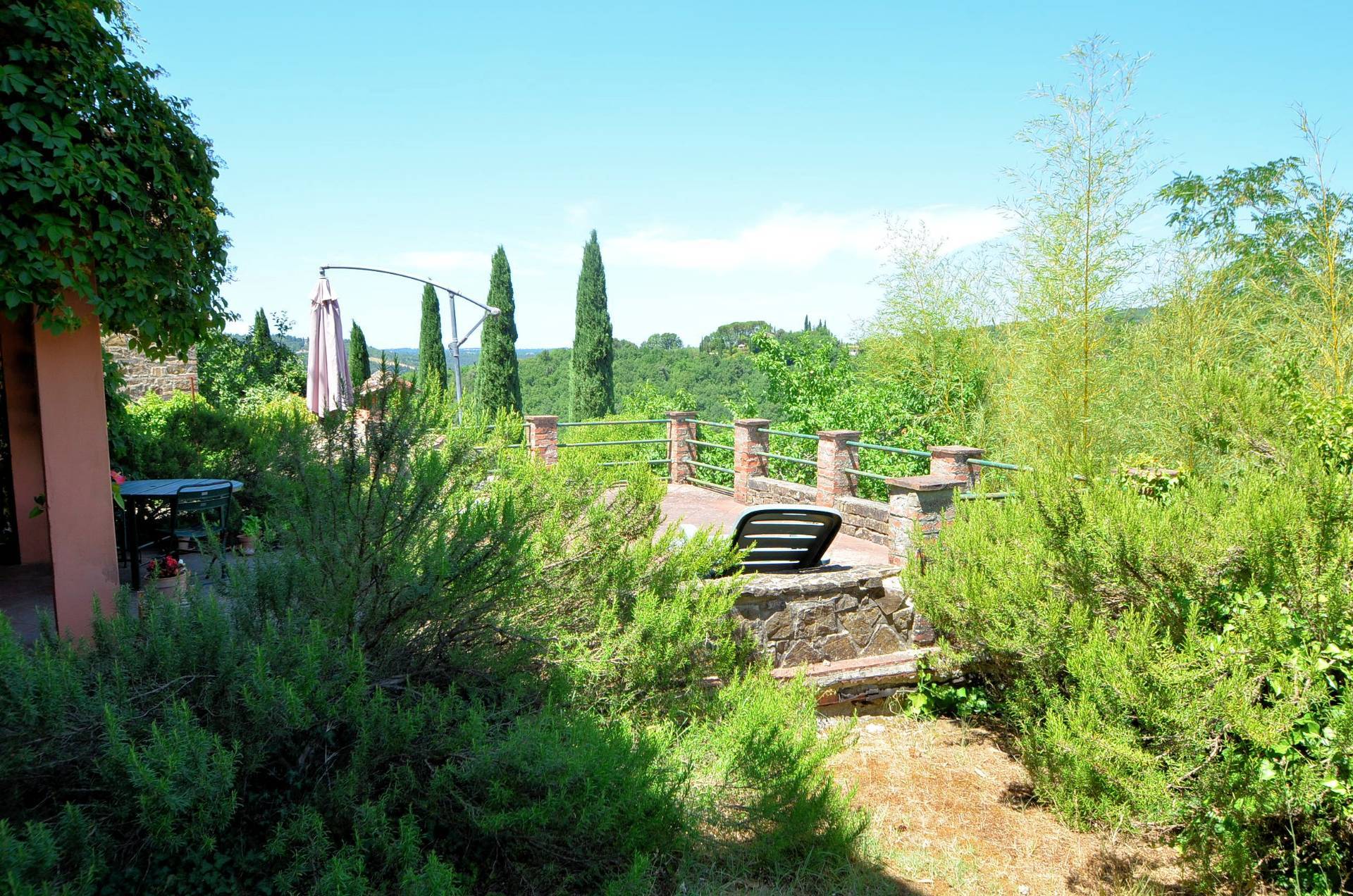 Casale in stile Toscano con terreno e vista panoramica in vendita a Greve in Chianti