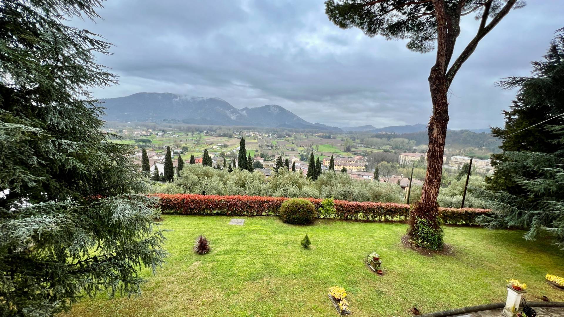 Villa con parco e piscina in vendita a Lucca