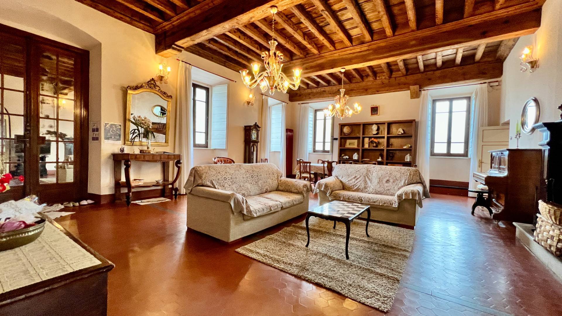 Villa con parco e piscina in vendita a Lucca