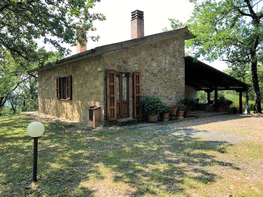 Rustico in stile Toscano con giardino e piscina in ottima posizione in vendita a Roccastrada, Sassof