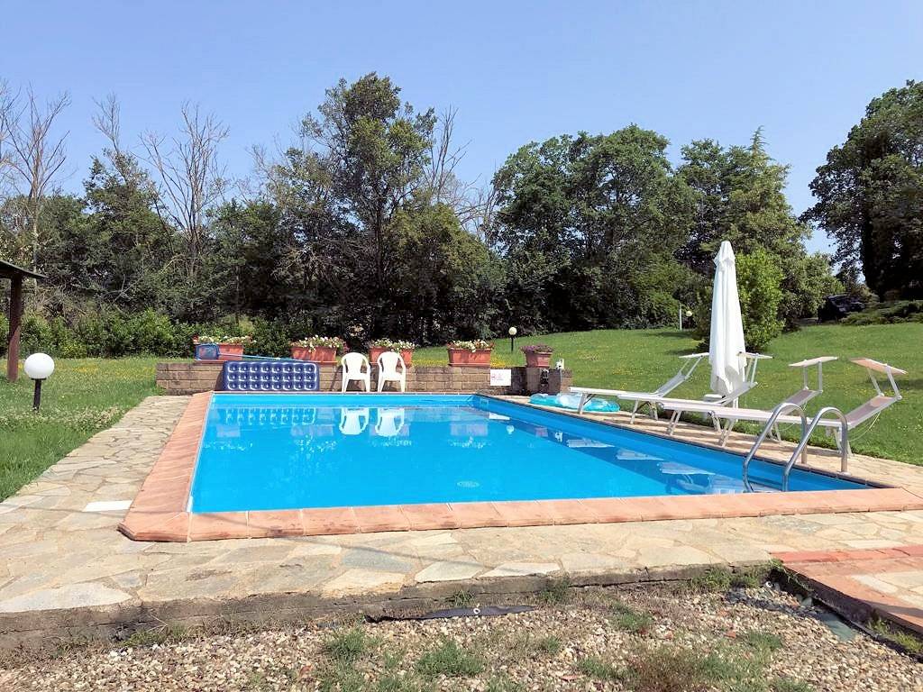 Rustico in stile Toscano con giardino e piscina in ottima posizione in vendita a Roccastrada, Sassof