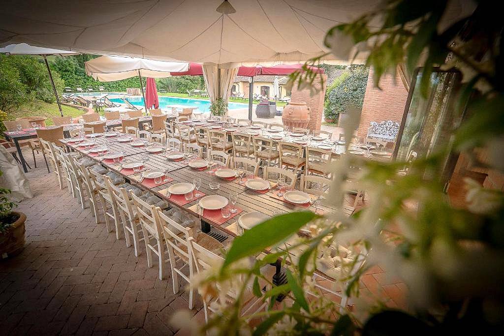 Complesso turistico ricettivo di ampia superficie in ottima posizione in vendita a Ponsacco