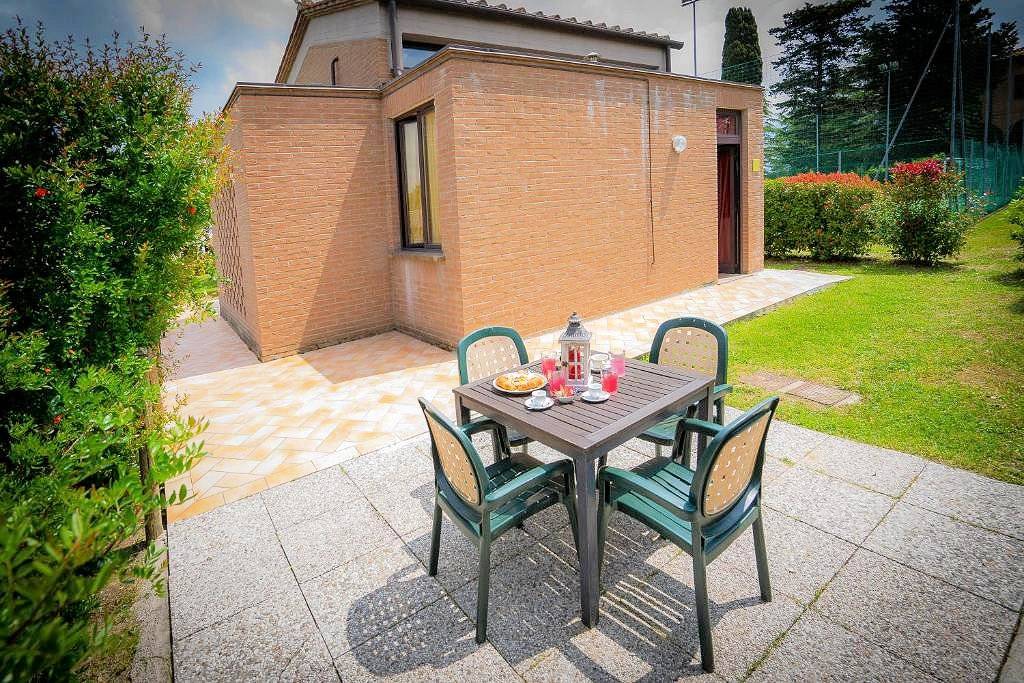 Complesso turistico ricettivo di ampia superficie in ottima posizione in vendita a Ponsacco