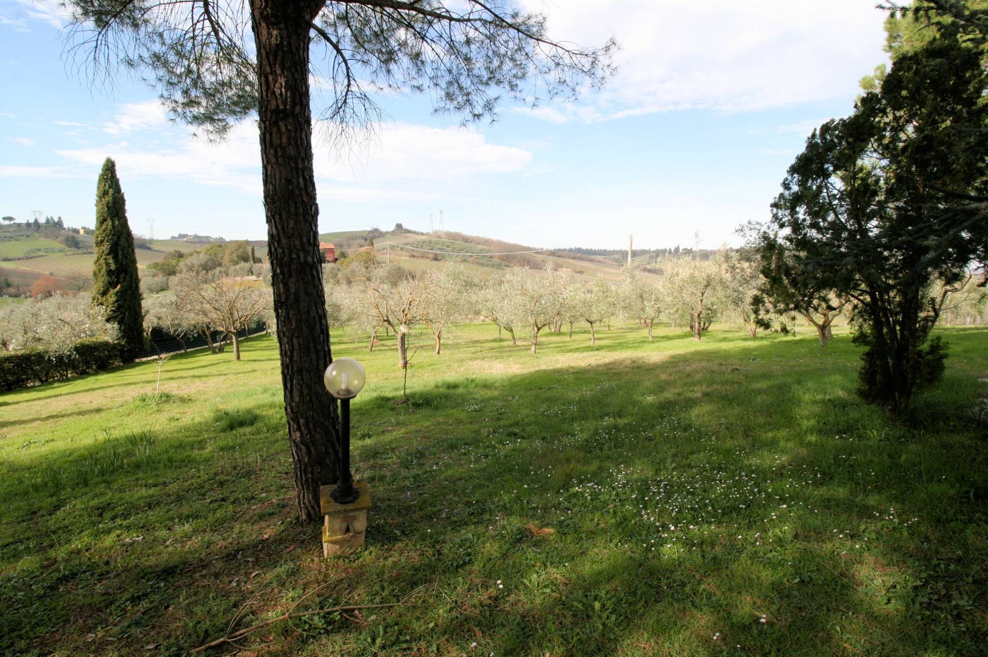 Villetta libera su quattro lati con ampio giardino in zona panoramica in vendita a Montespertoli