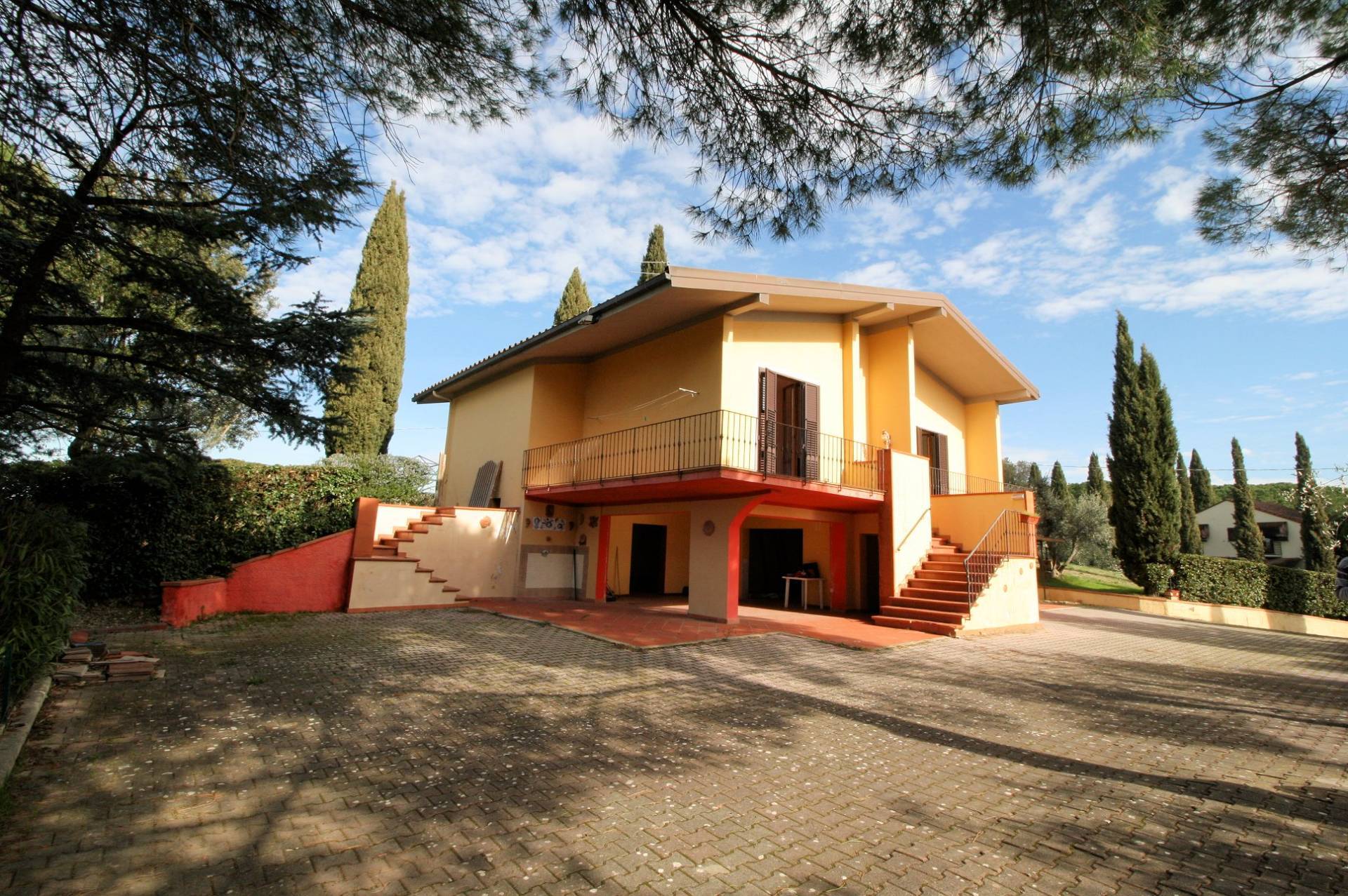 Villetta libera su quattro lati con ampio giardino in zona panoramica in vendita a Montespertoli
