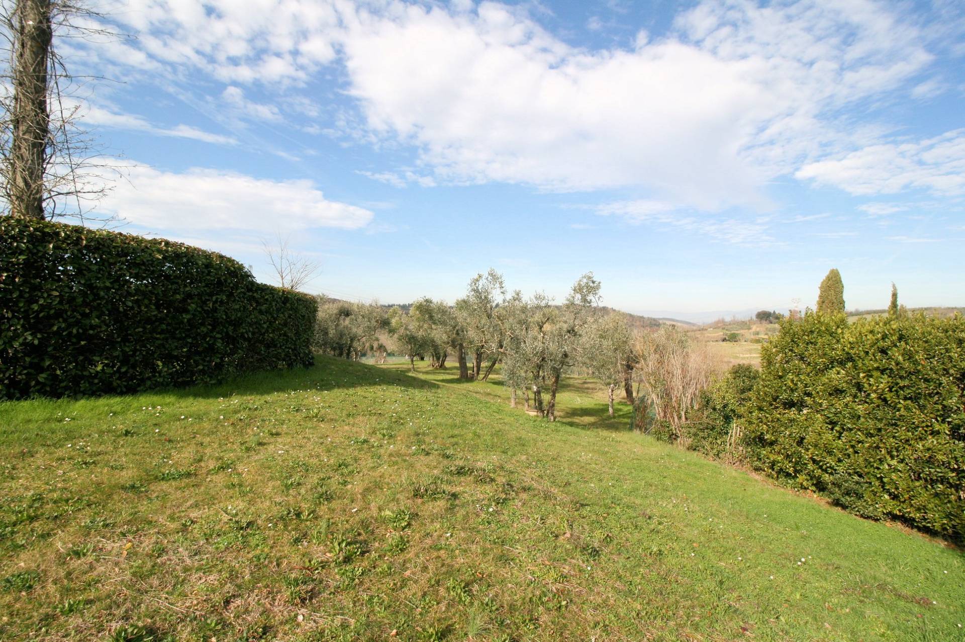 Villetta libera su quattro lati con ampio giardino in zona panoramica in vendita a Montespertoli