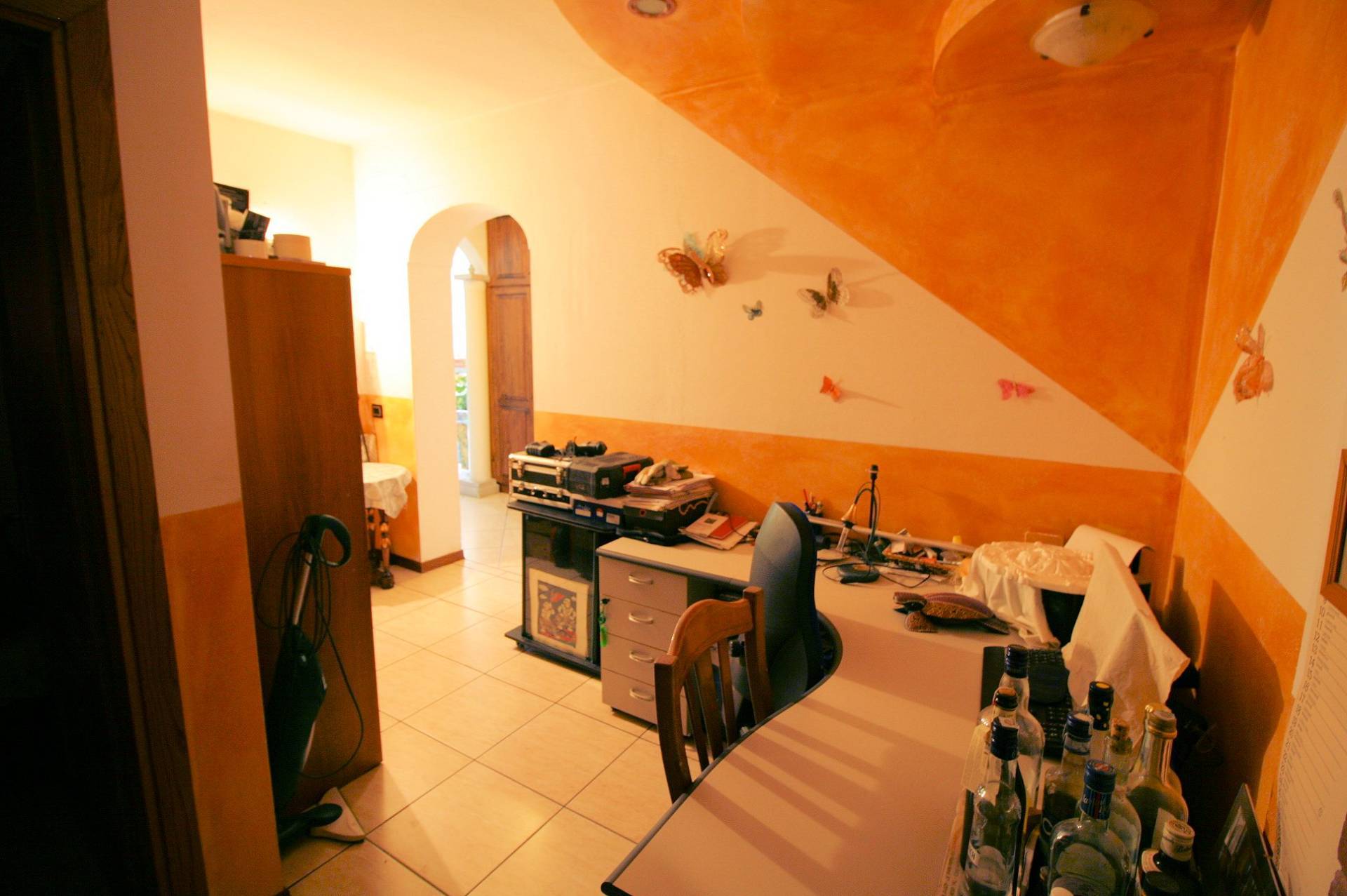 Porzione terratetto di villetta bifamiliare con giardino privato in ottima posizione in vendita a Ro