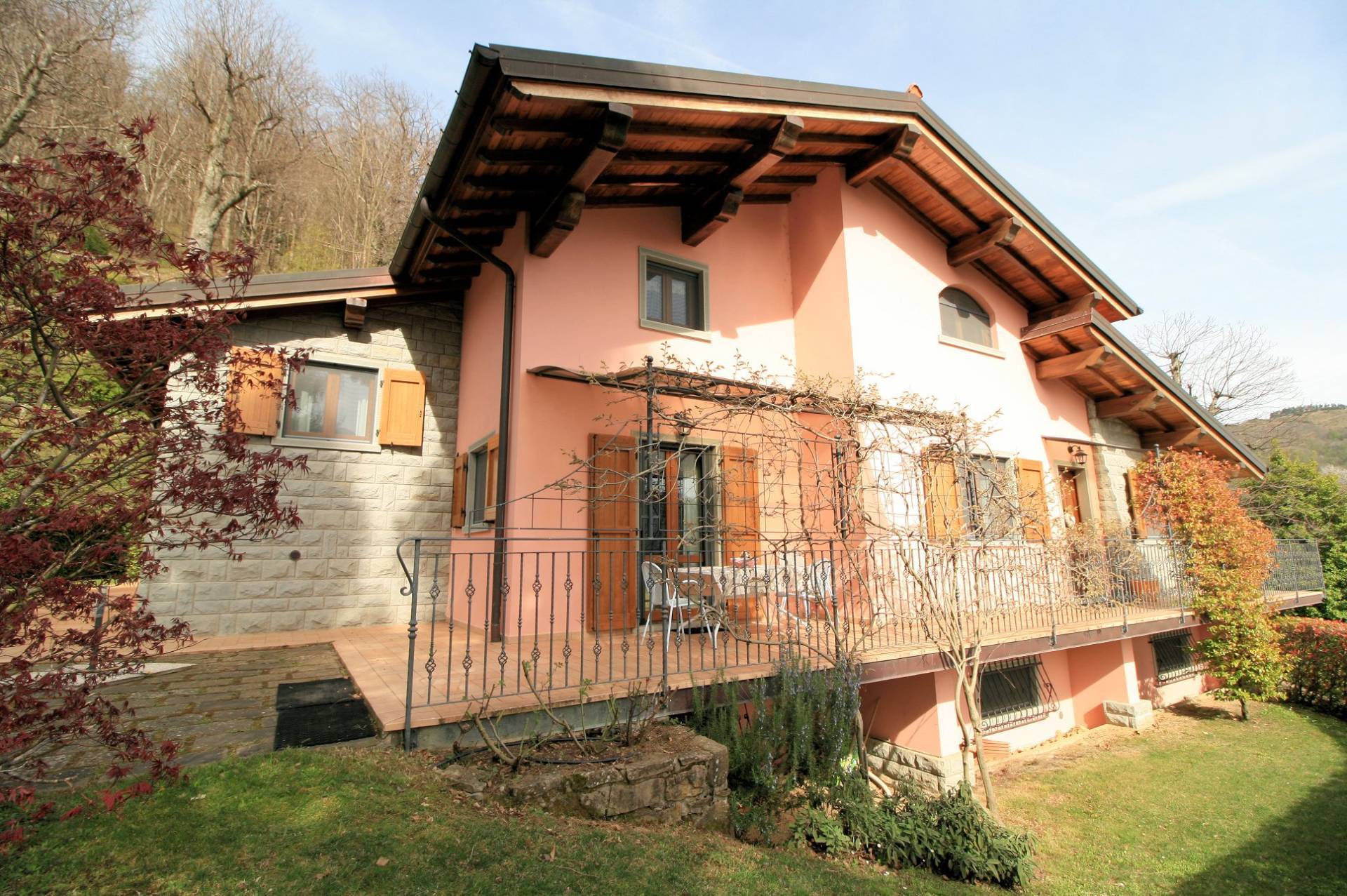 Villa unifamiliare con giardino in posizione panoramica in vendita a Abetone Cutigliano