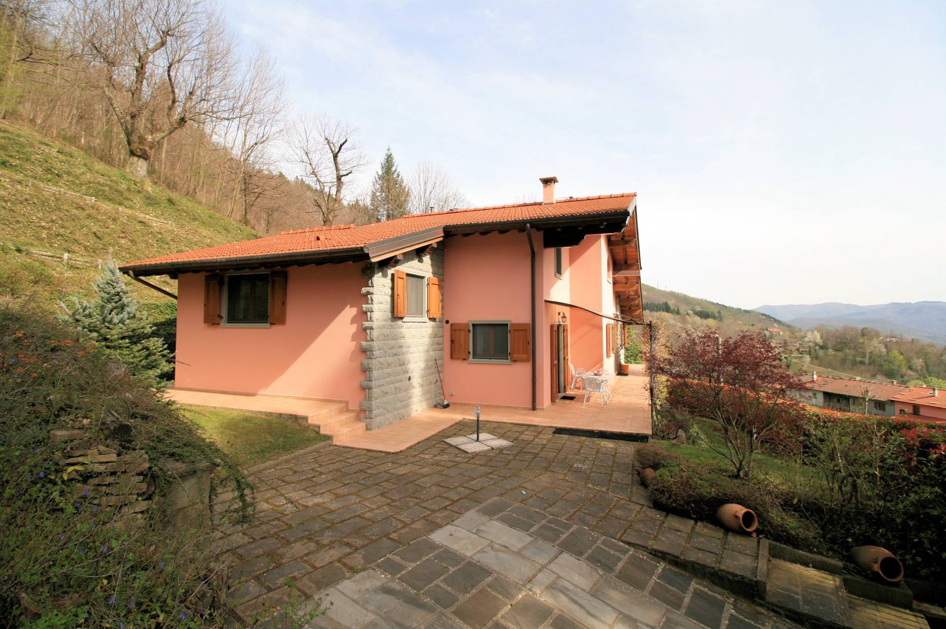 Villa unifamiliare con giardino in posizione panoramica in vendita a Abetone Cutigliano