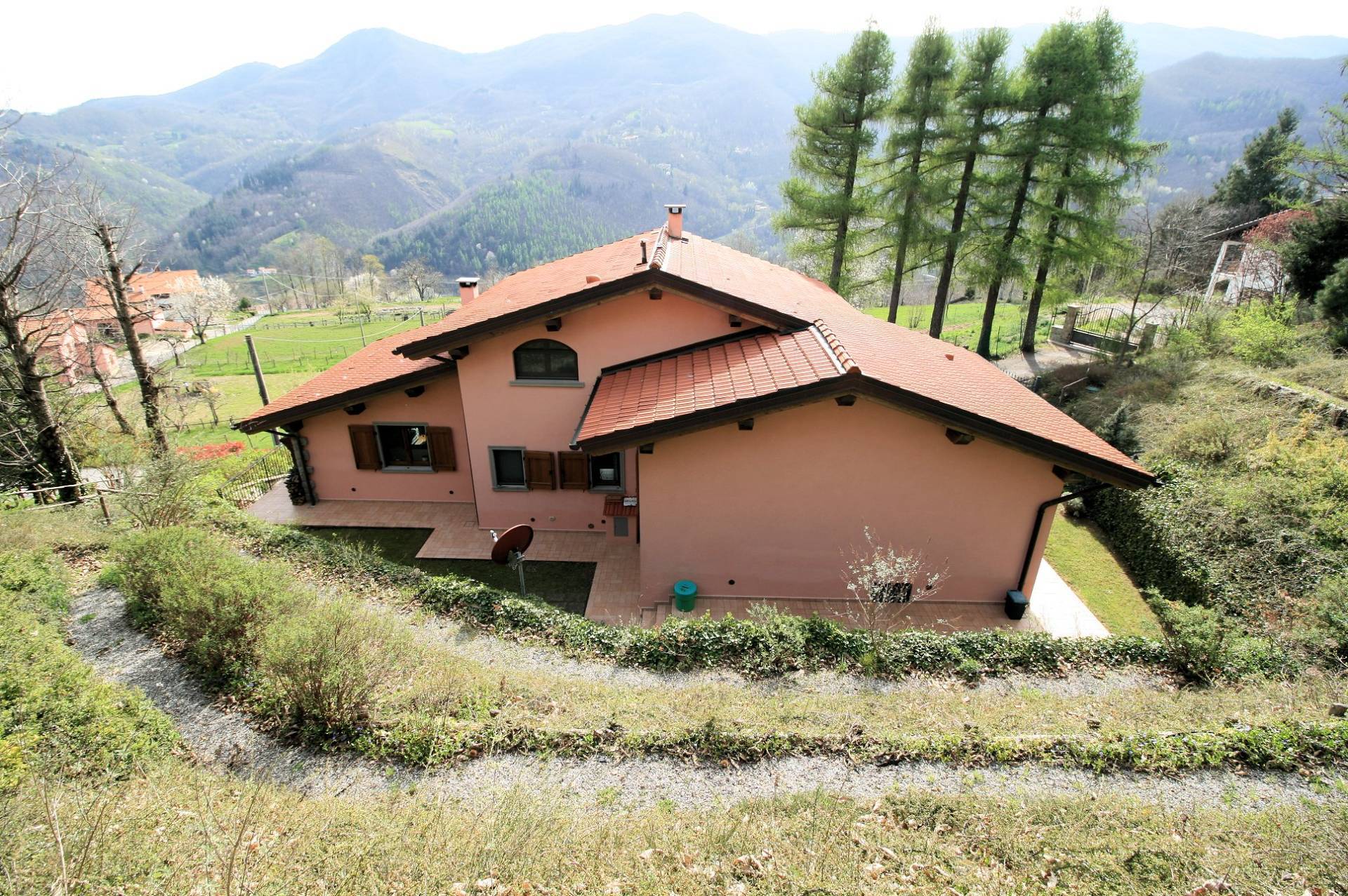 Villa unifamiliare con giardino in posizione panoramica in vendita a Abetone Cutigliano