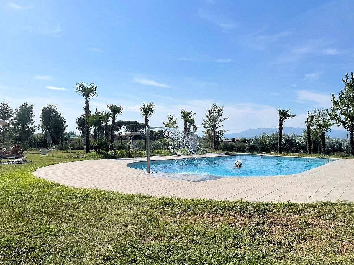 Casale ristrutturato con parco e piscina in vendita a Altopascio