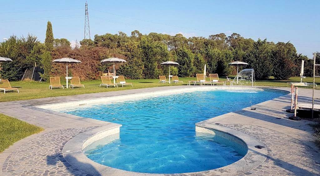 Casale ristrutturato con parco e piscina in vendita a Altopascio