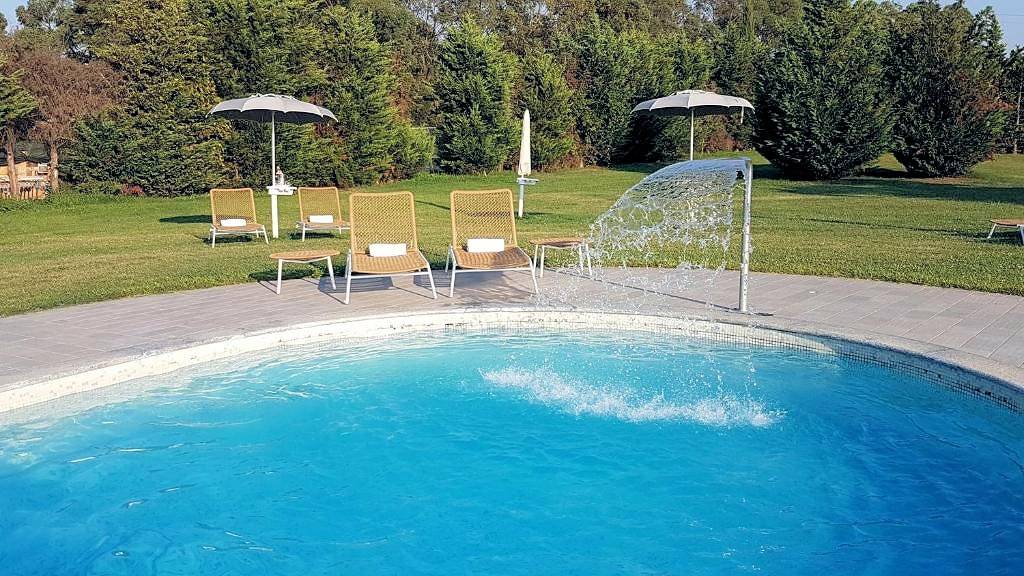 Casale ristrutturato con parco e piscina in vendita a Altopascio