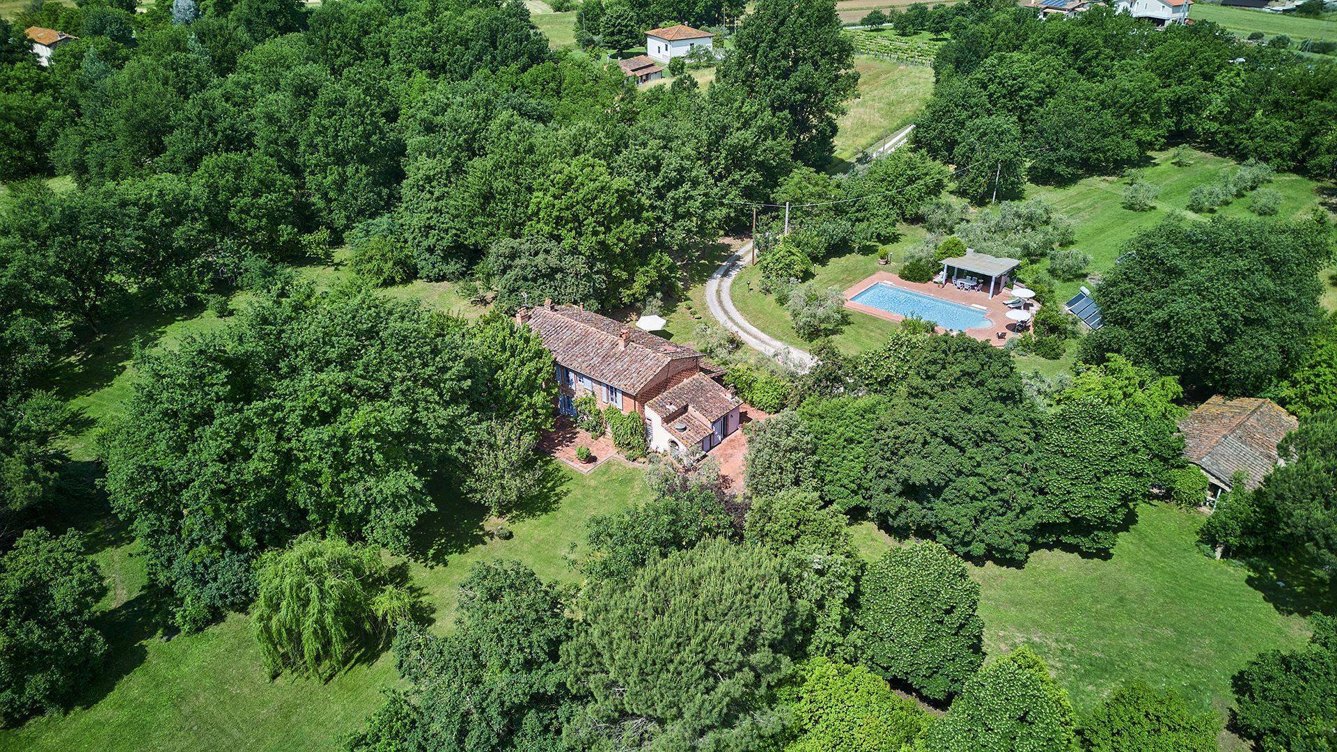 Casale con dependance parco e piscina in vendita a Altopascio
