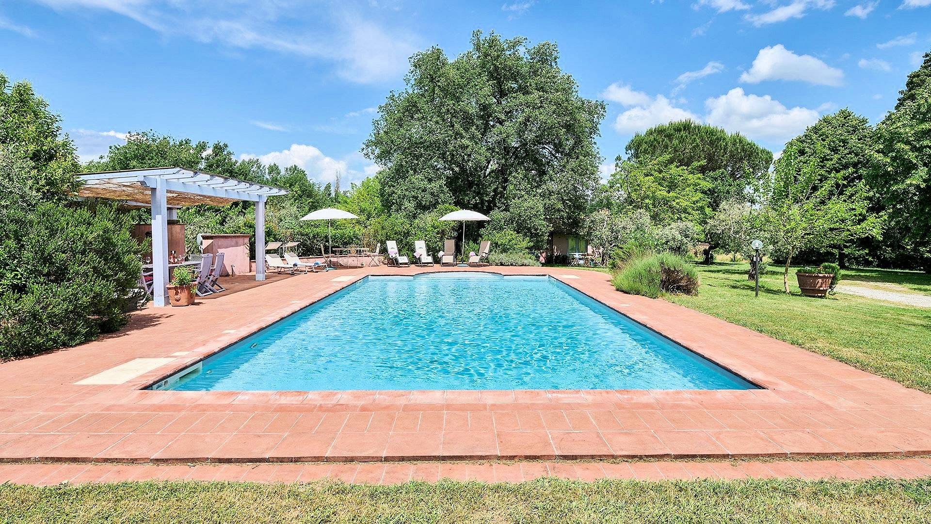 Casale con dependance parco e piscina in vendita a Altopascio