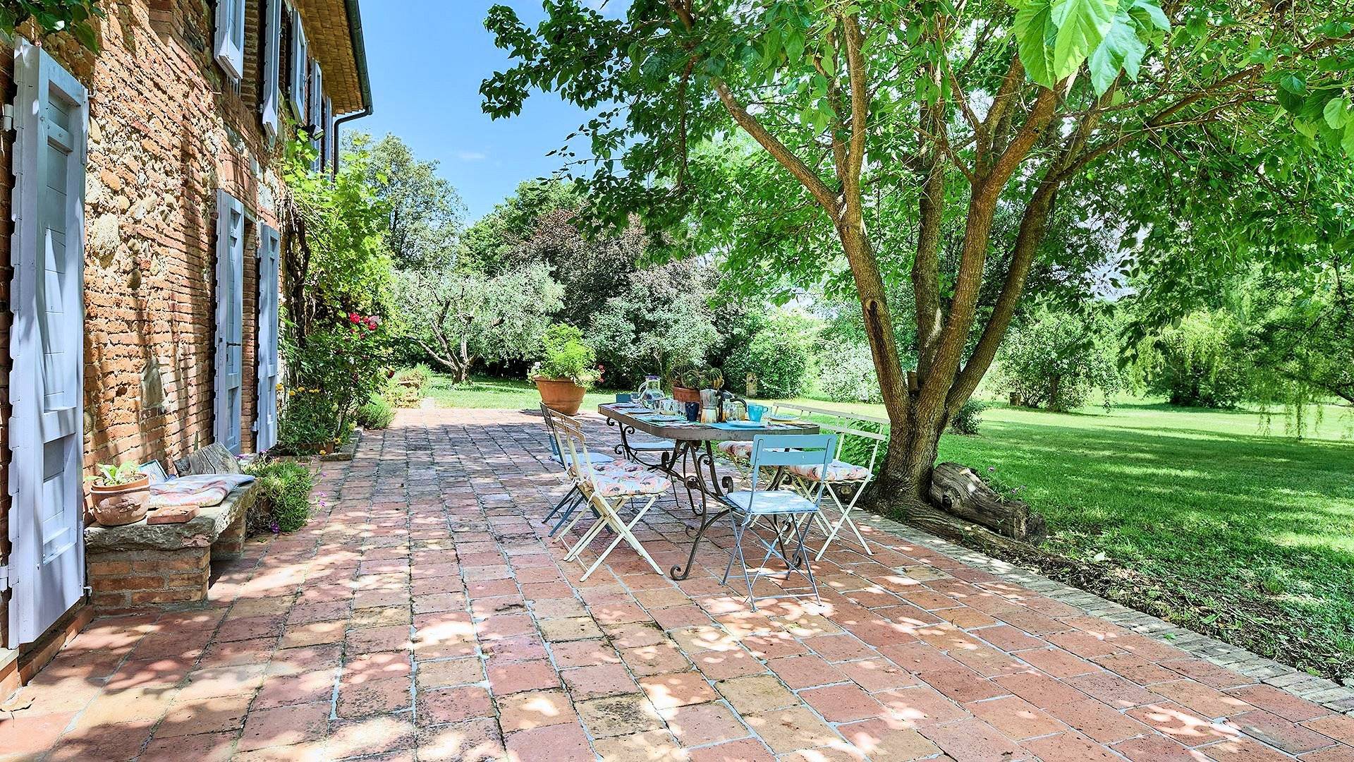 Casale con dependance parco e piscina in vendita a Altopascio