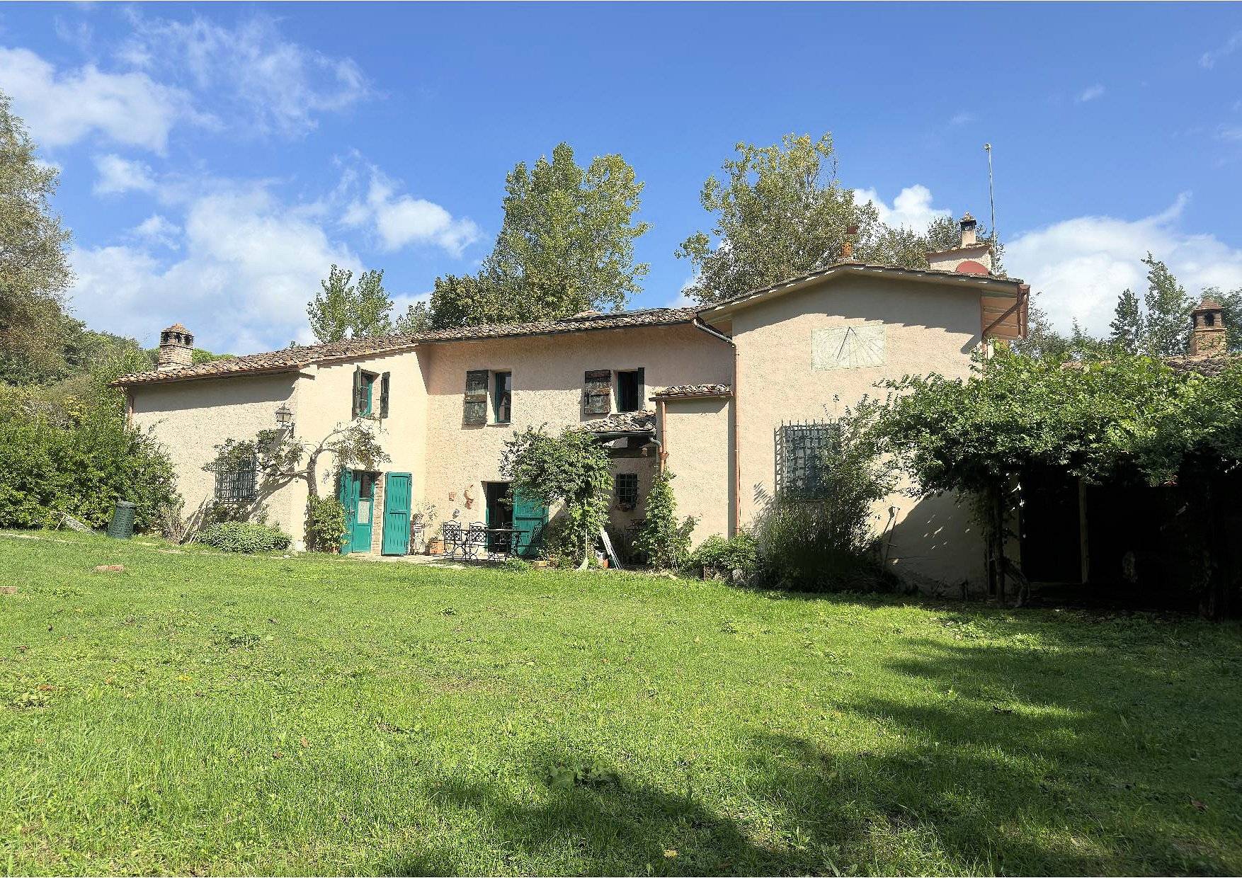 Complesso immobiliare di ampia superficie con ex mulino del 1200 in vendita a Chiusdino, Frosini
