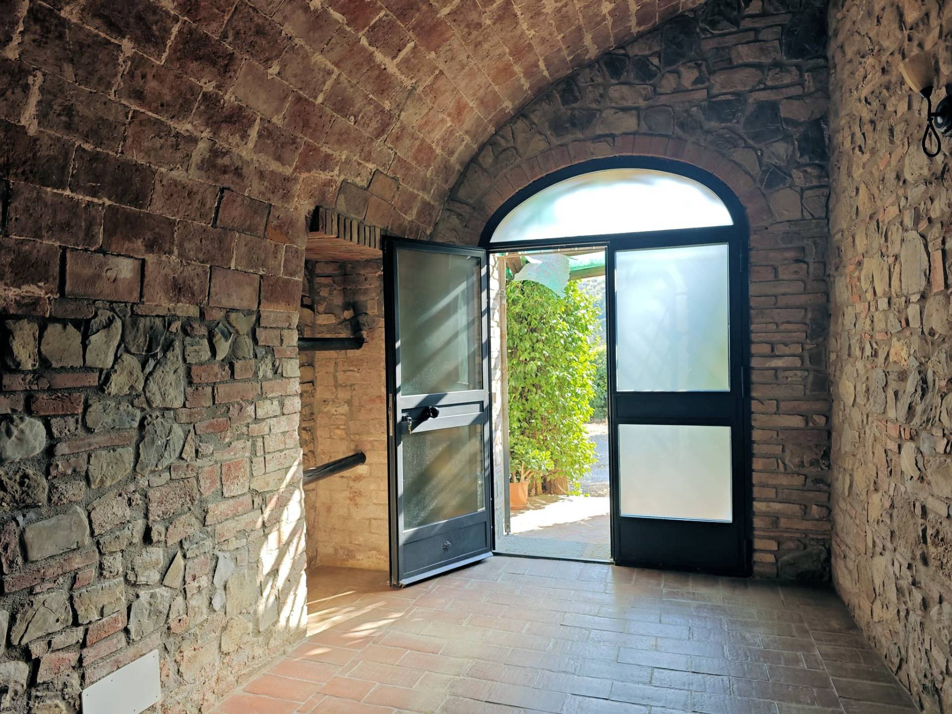 Porzione terratetto di casale con vista panoramica e ampio terreno in vendita a Gambassi Terme