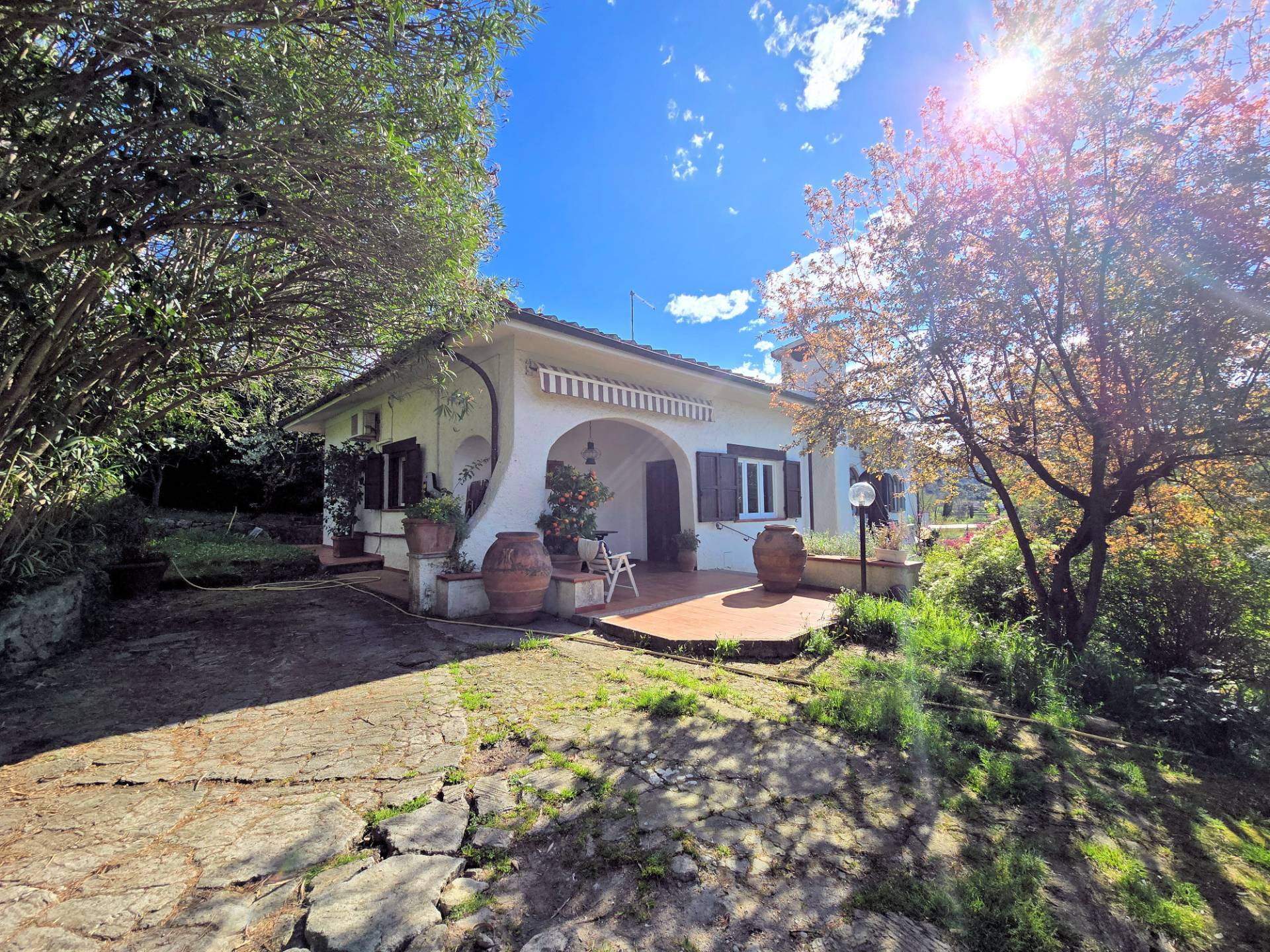 Porzione di villa al piano primo con ampia terrazza in vendita a Camaiore, Capezzano Pianore