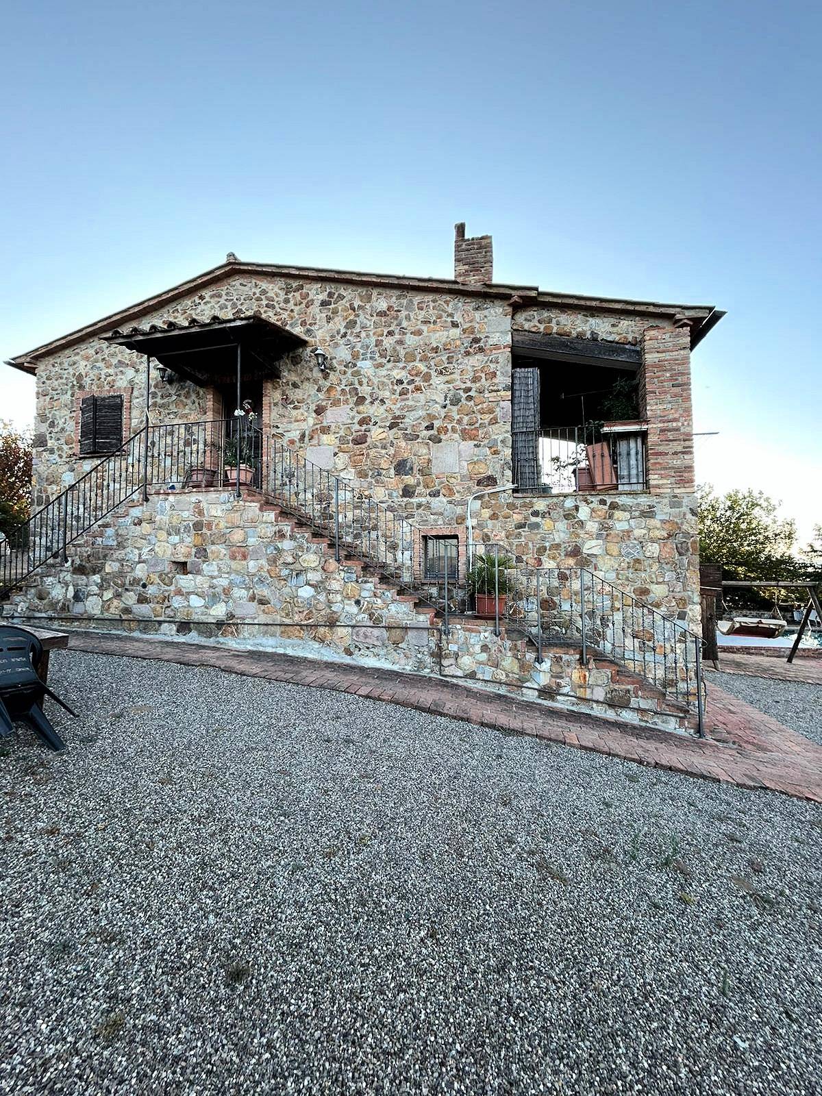 Casale in stile rustico Toscano con vista panoramica parco e piscina in vendita a Roccastrada, Ribol