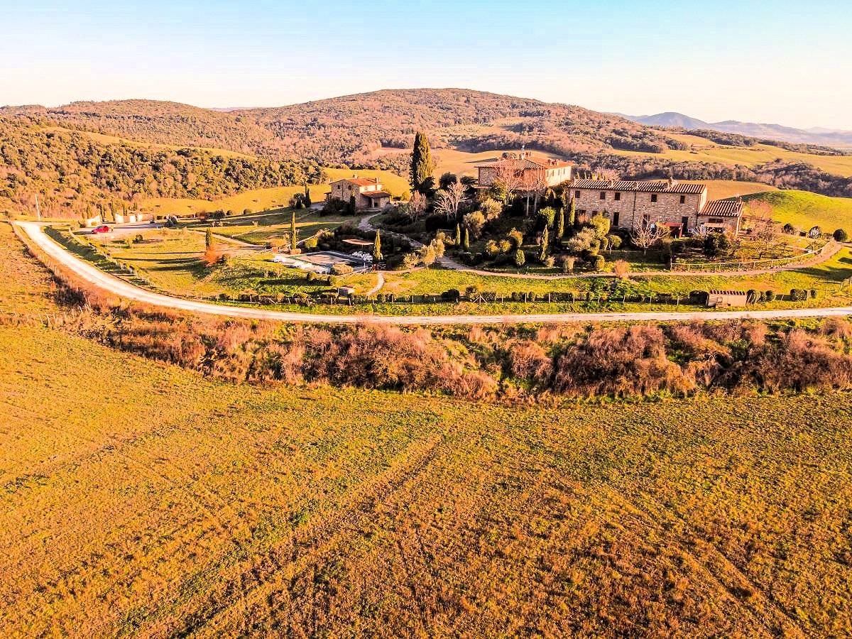 Appartamento in complesso condominiale in stile rustico Toscano con piscina in vendita a Gambassi Te