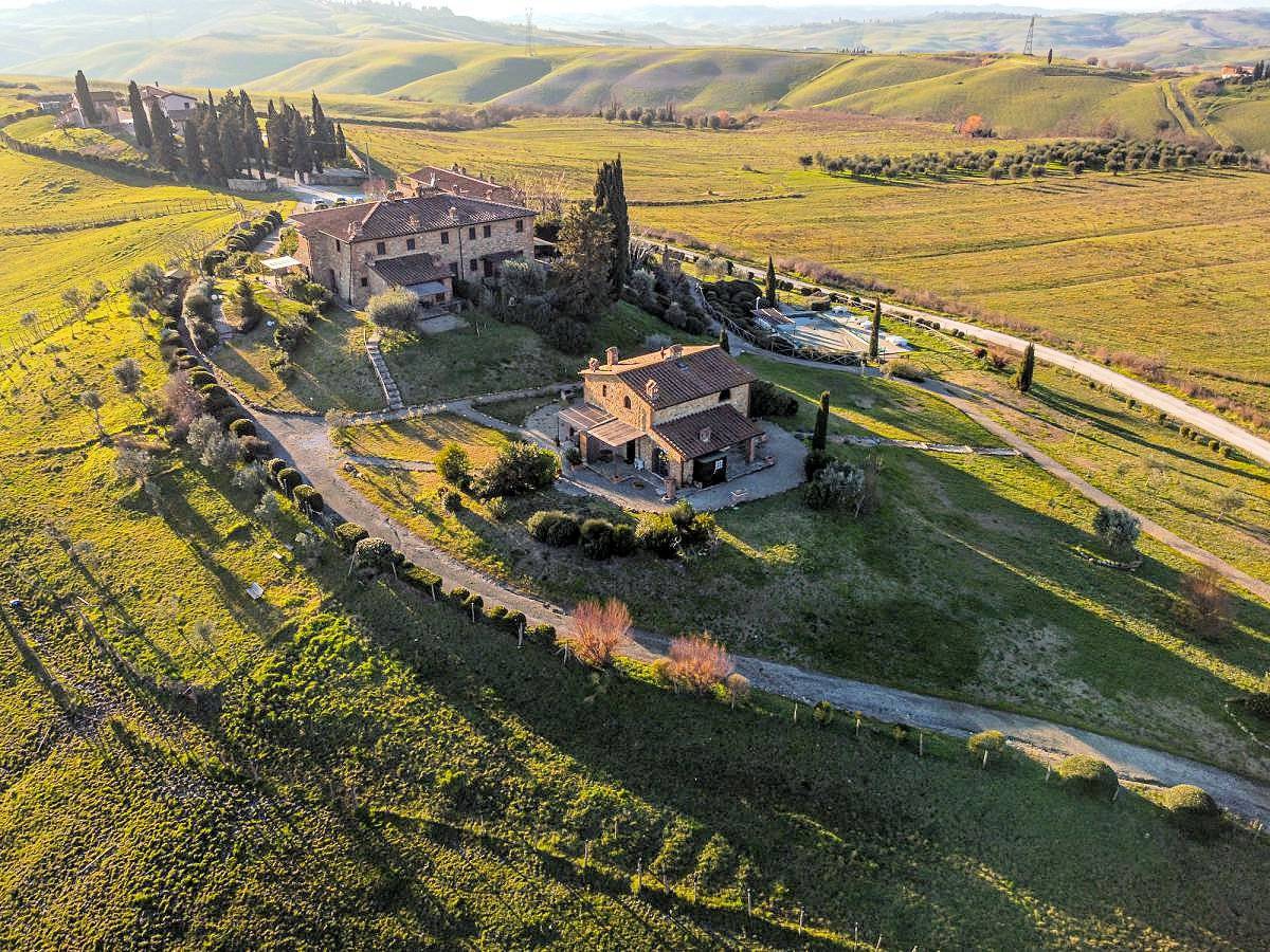 Appartamento in complesso condominiale in stile rustico Toscano con piscina in vendita a Gambassi Te