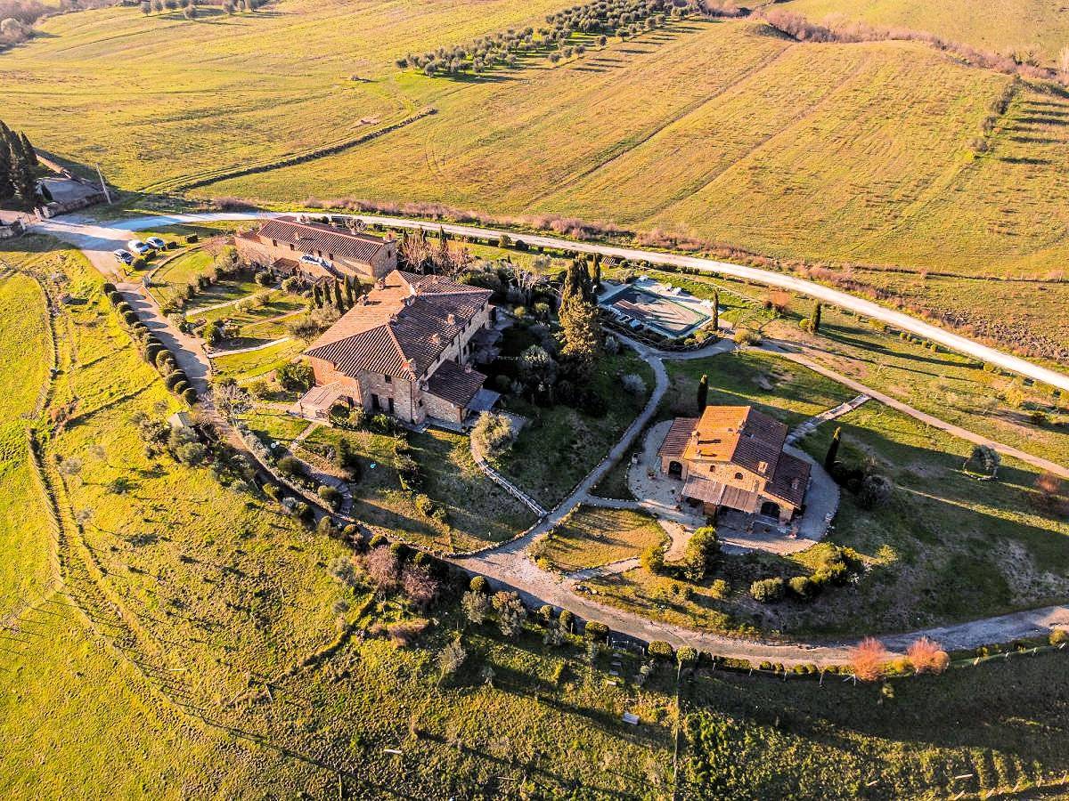 Appartamento in complesso condominiale in stile rustico Toscano con piscina in vendita a Gambassi Te