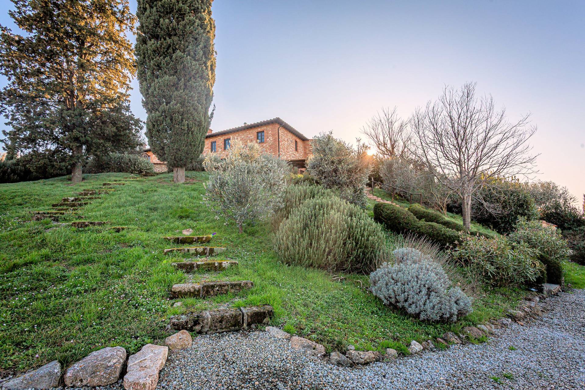 Appartamento in complesso condominiale in stile rustico Toscano con piscina in vendita a Gambassi Te