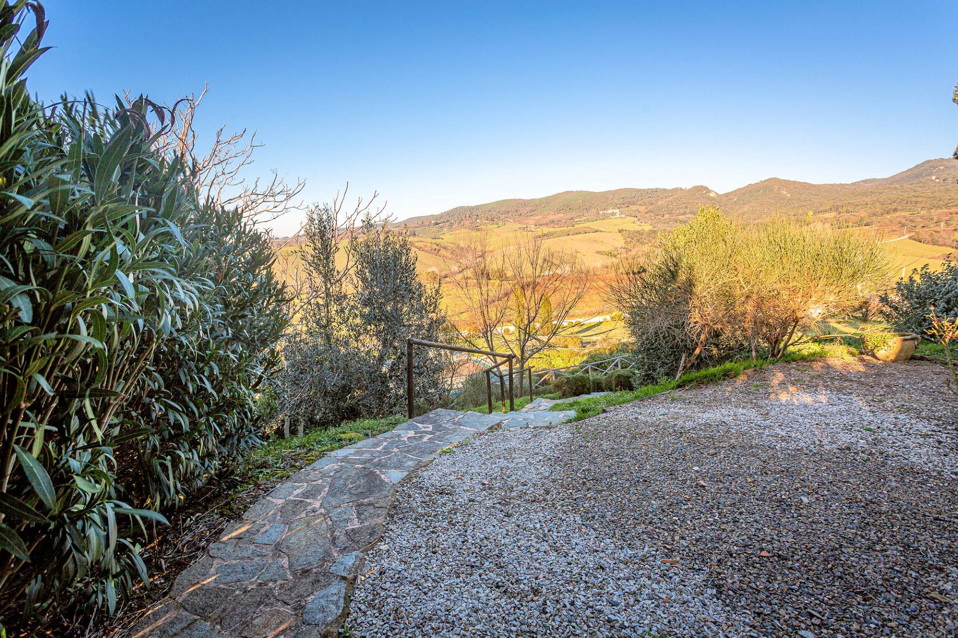 Appartamento in complesso condominiale in stile rustico Toscano con piscina in vendita a Gambassi Te