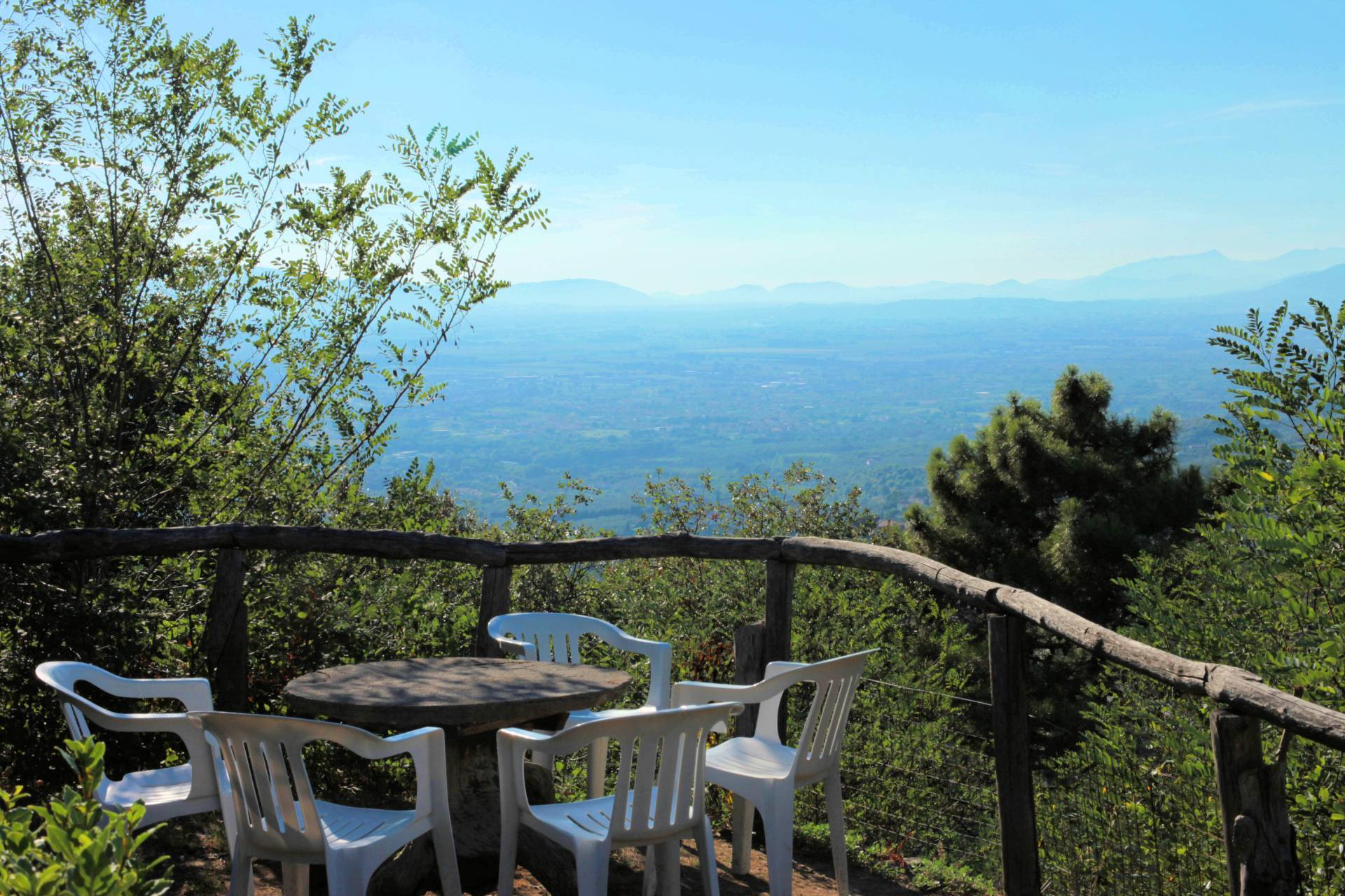 Casa vacanze con piscina e vista panoramica mozzafiato in vendita a Lamporecchio