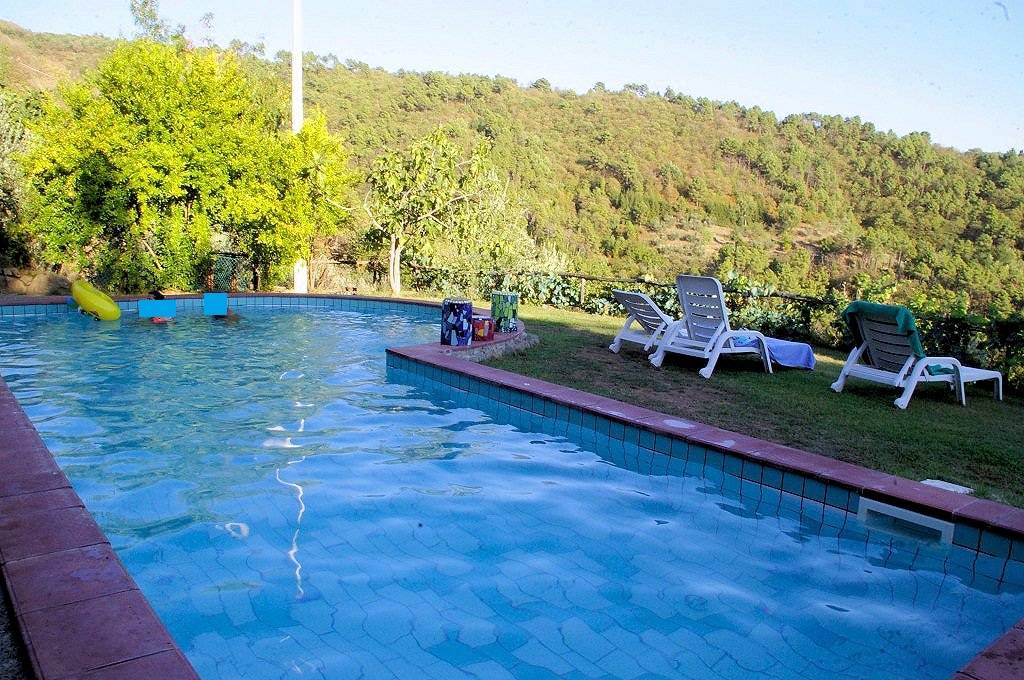 Casa vacanze con piscina e vista panoramica mozzafiato in vendita a Lamporecchio