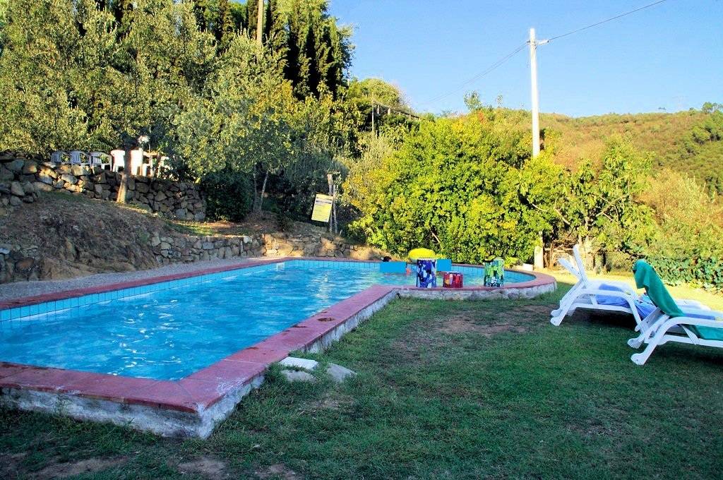Casa vacanze con piscina e vista panoramica mozzafiato in vendita a Lamporecchio