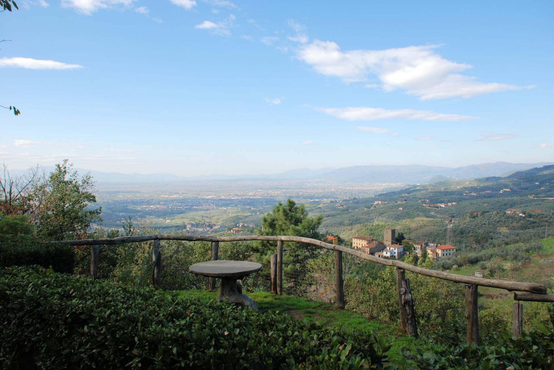 Casa vacanze con piscina e vista panoramica mozzafiato in vendita a Lamporecchio
