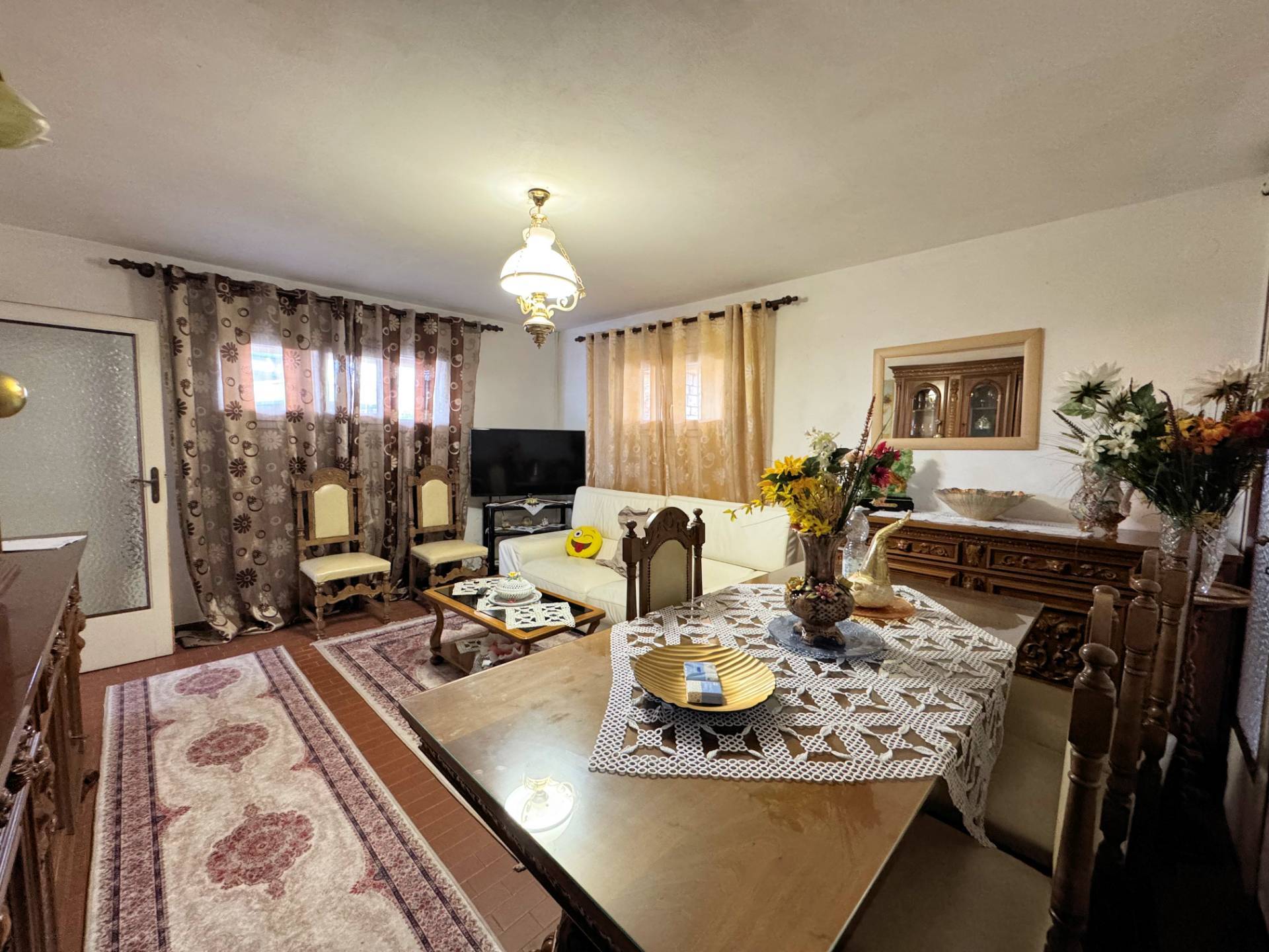 Villa di ampia superficie con giardino in vendita a Altopascio