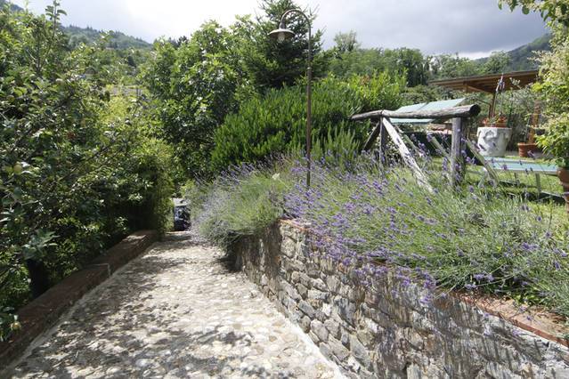 Rustico in stile Toscano con ampio terreno piscina laghetto e vista panoramica in vendita a San Marc