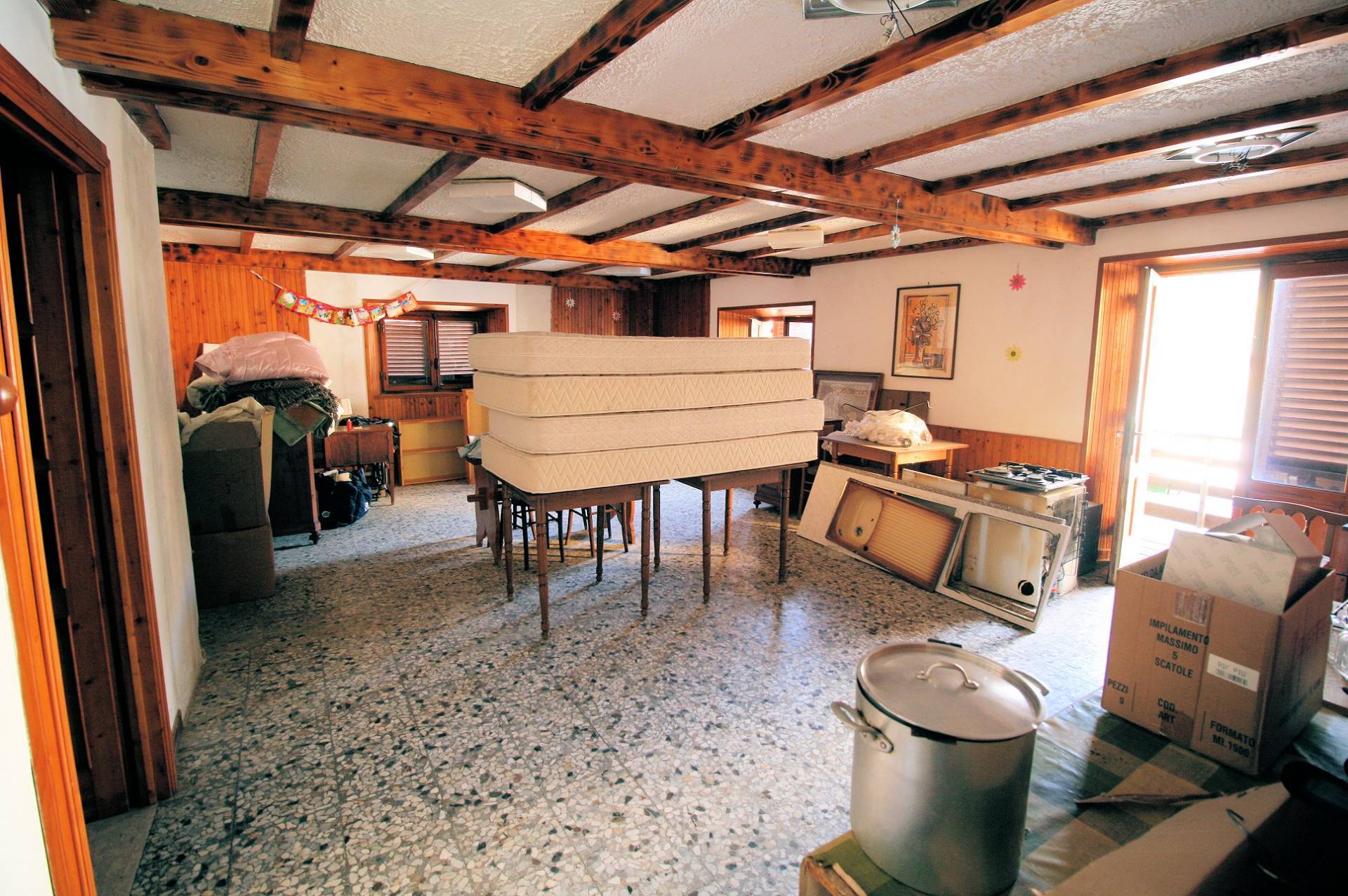 Bel terratetto ex turistico ricettivo con ampio giardino in vendita a Abetone Cutigliano