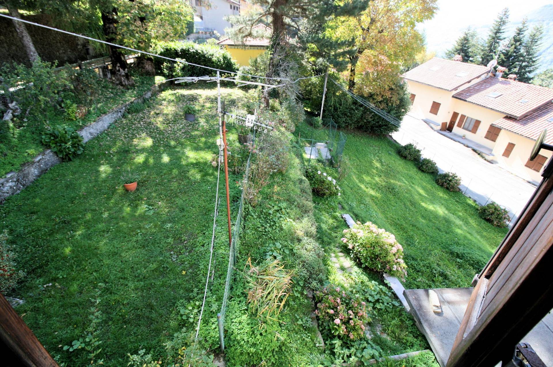 Bel terratetto ex turistico ricettivo con ampio giardino in vendita a Abetone Cutigliano