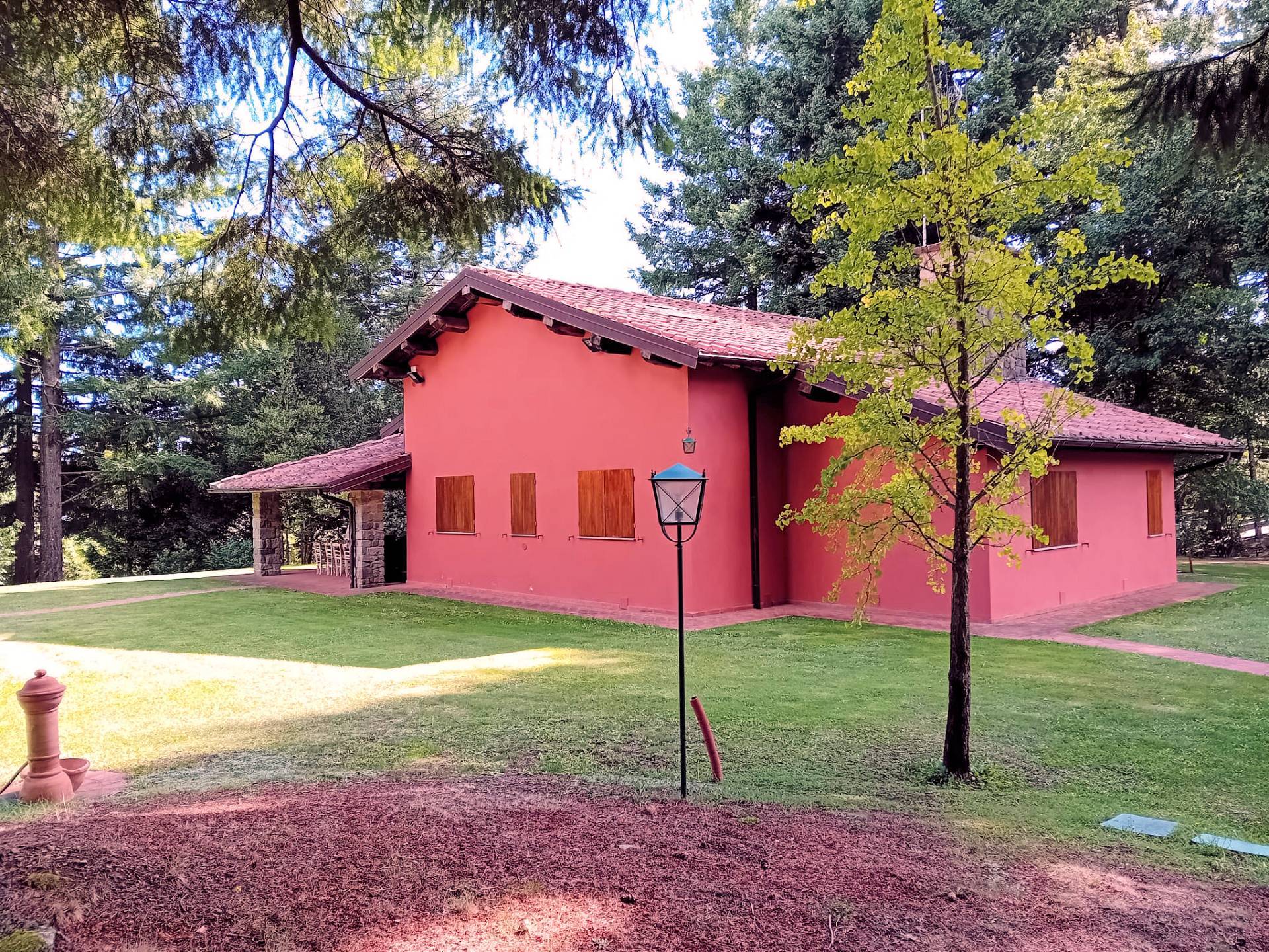 Bellissima villa unifamiliare con annessi parco e piscina in vendita a Marliana, Femminamorta