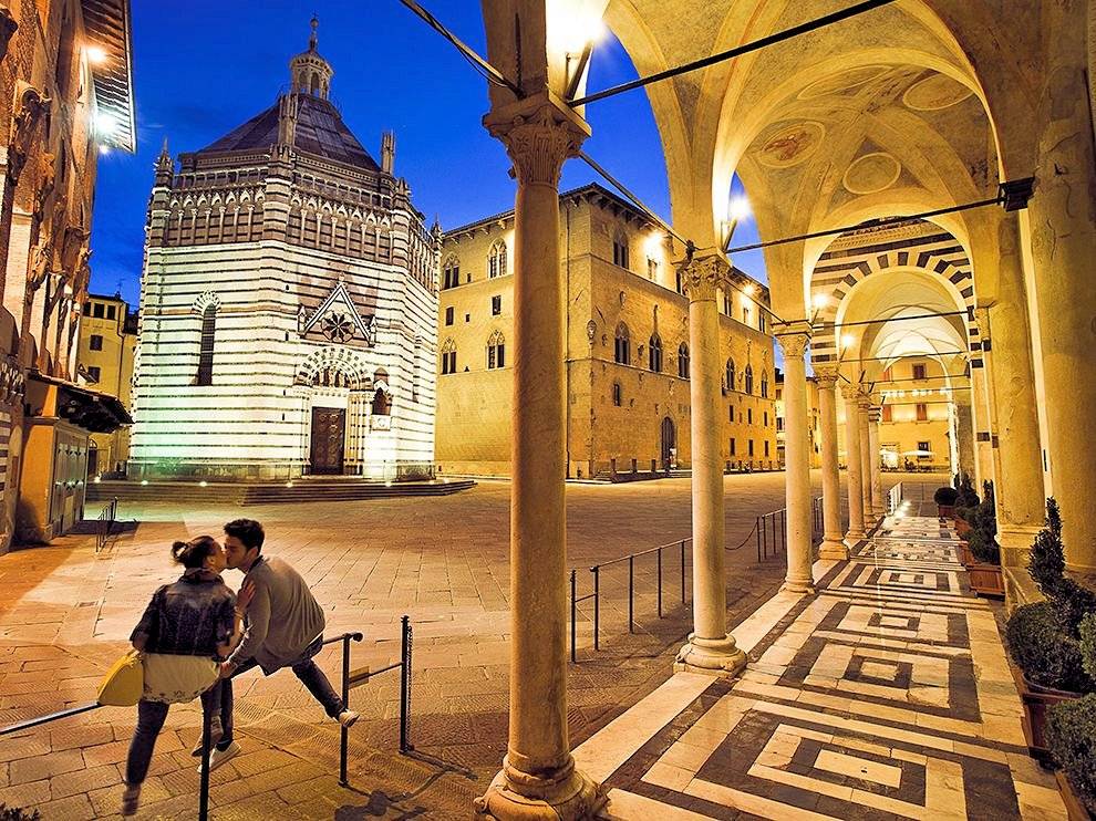 complesso di quattro unit immobiliari posti in un palazzo ristrutturato in vendita a Pistoia, Centro