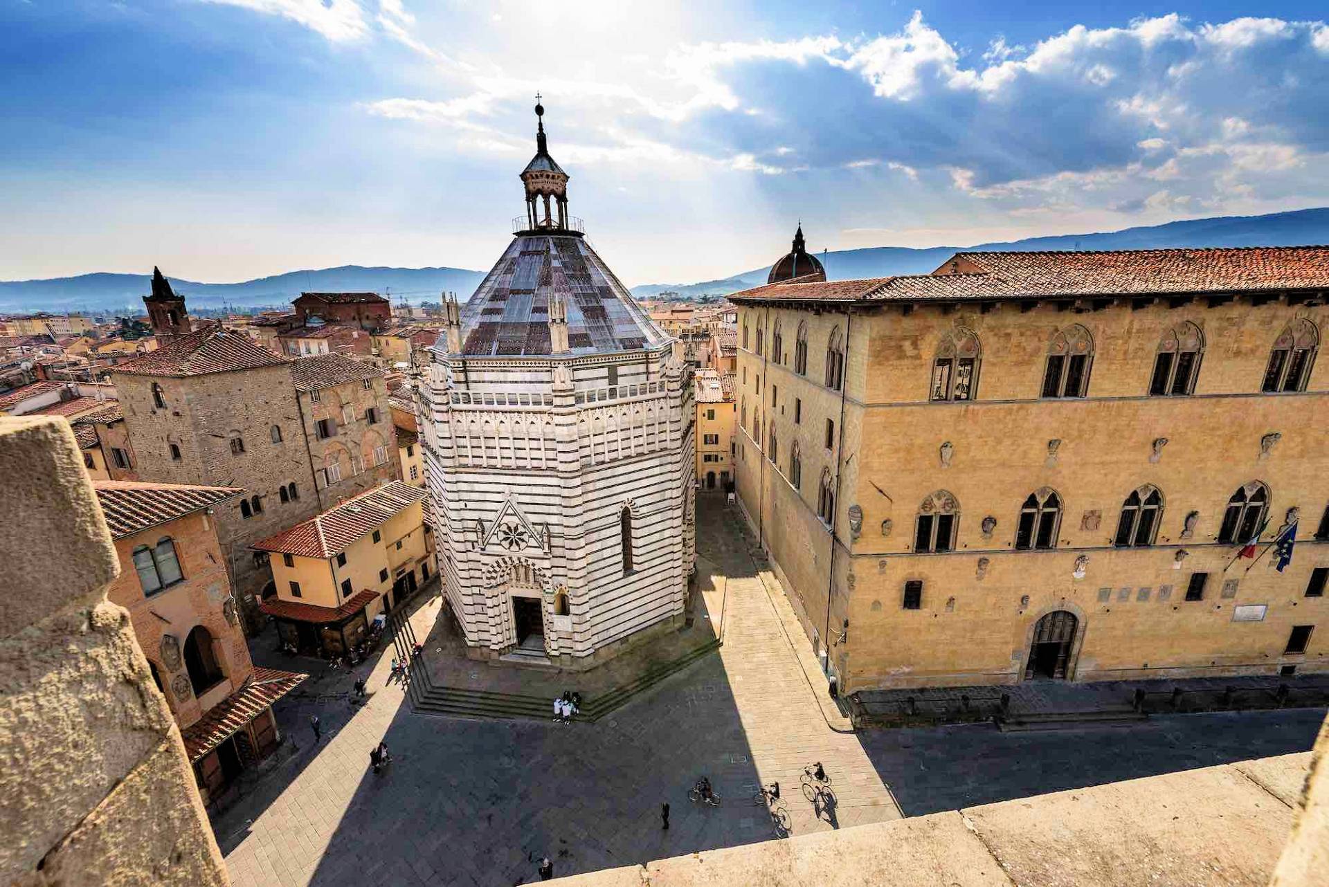 complesso di quattro unit immobiliari posti in un palazzo ristrutturato in vendita a Pistoia, Centro