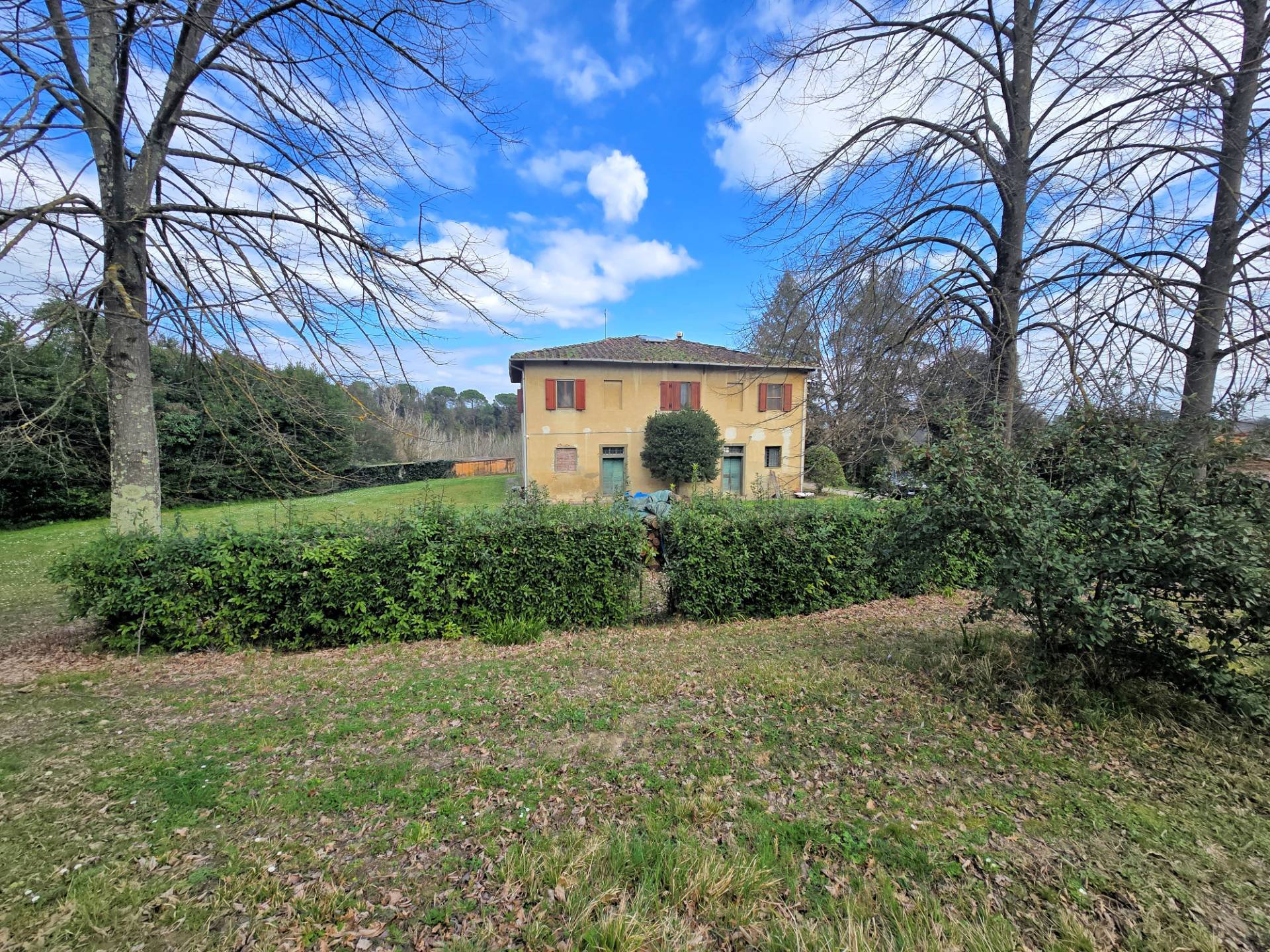 Casale con annessi ampio terreno e vista panoramica in vendita a Fucecchio, Ponte a Cappiano