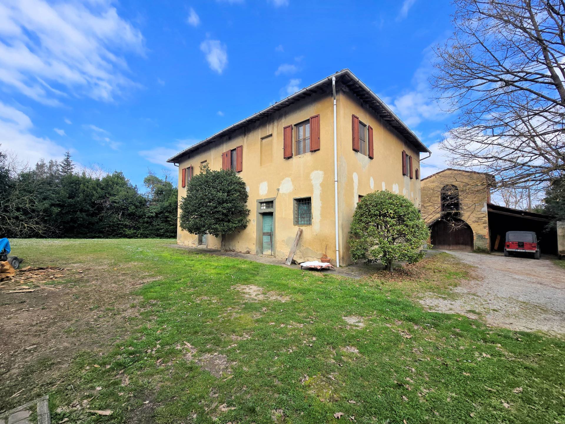 Casale con annessi ampio terreno e vista panoramica in vendita a Fucecchio, Ponte a Cappiano