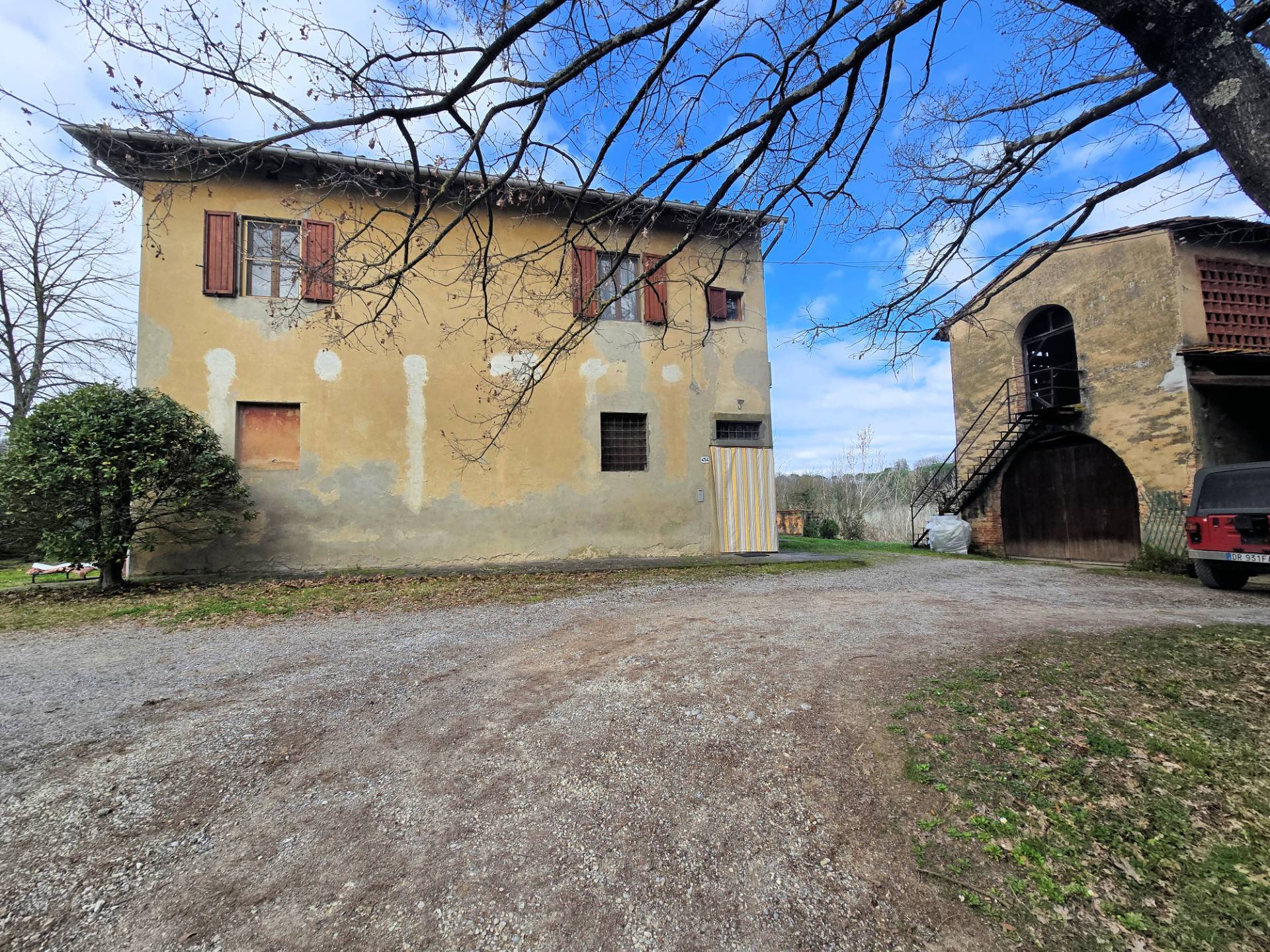 Casale con annessi ampio terreno e vista panoramica in vendita a Fucecchio, Ponte a Cappiano